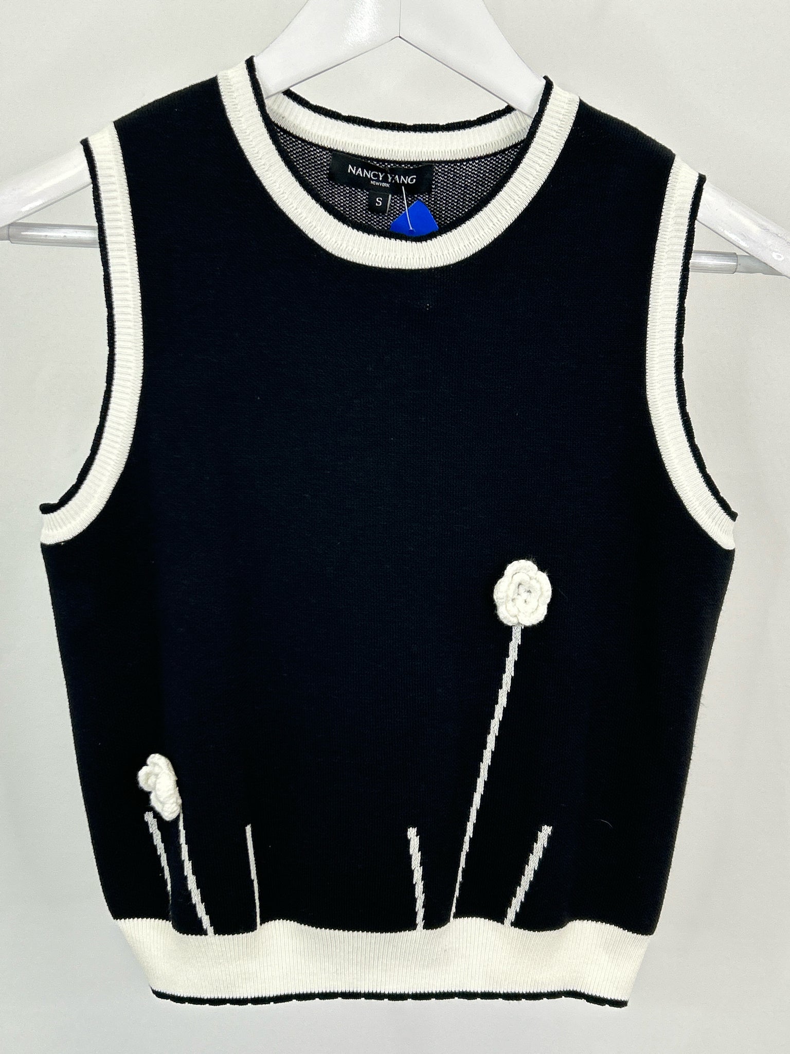 Nancy Yang Size S Black and White Women Sweater