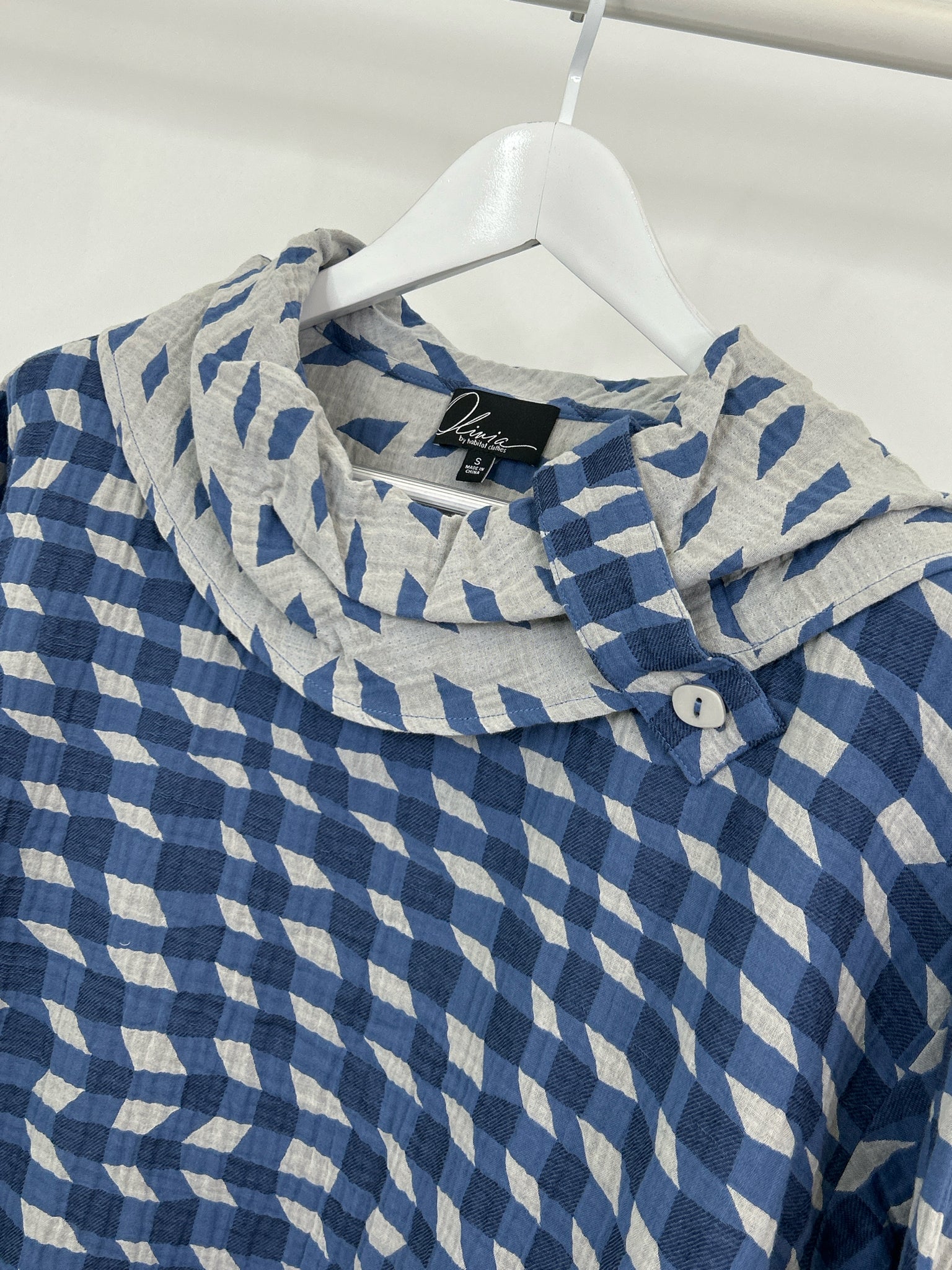 OLIVIA BY HABITAT CLOTHES Size S Blue Print Women Shirt NWT