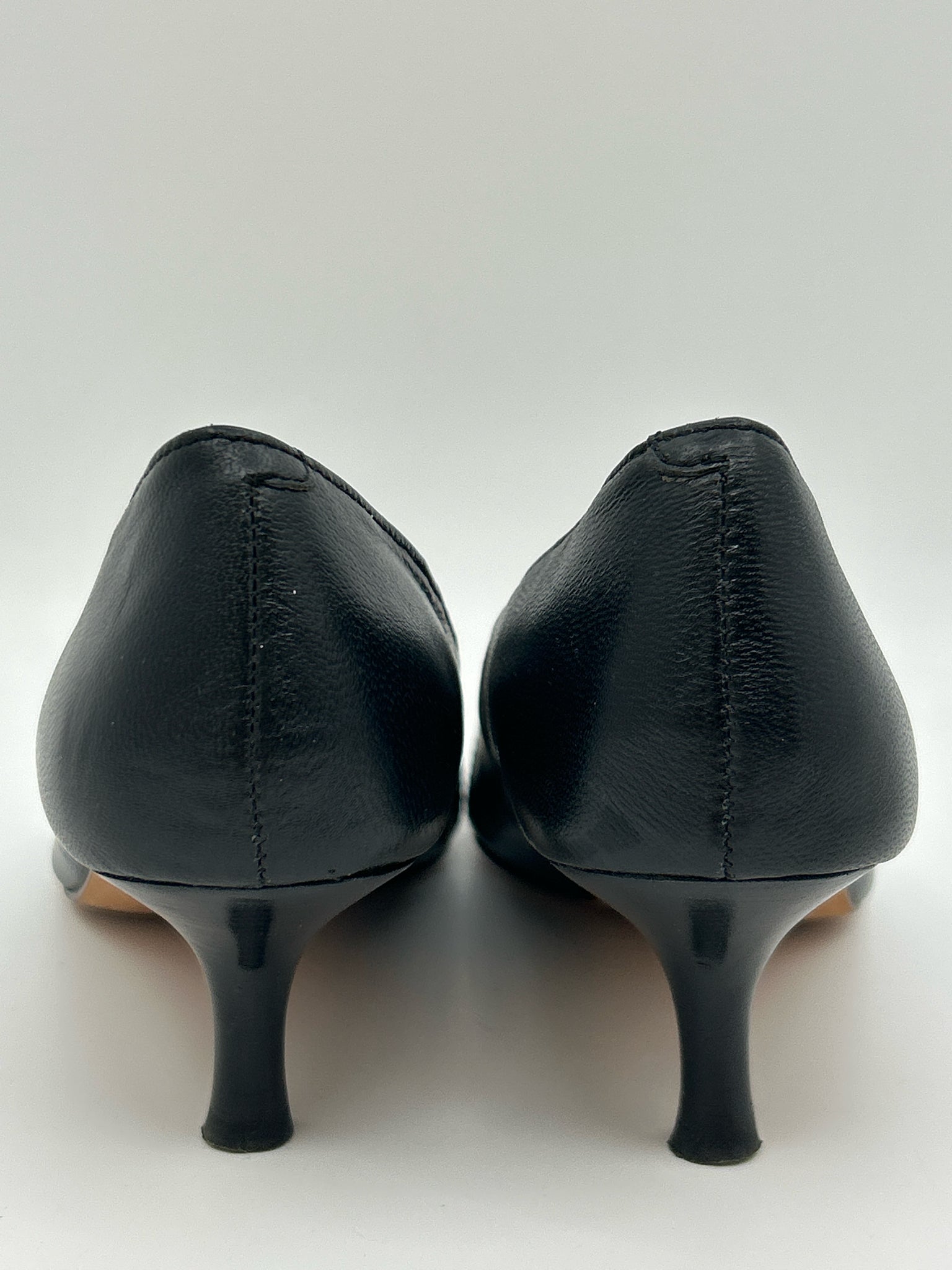 OSCAR DE LA RENTA Size 7M Black Women Pumps