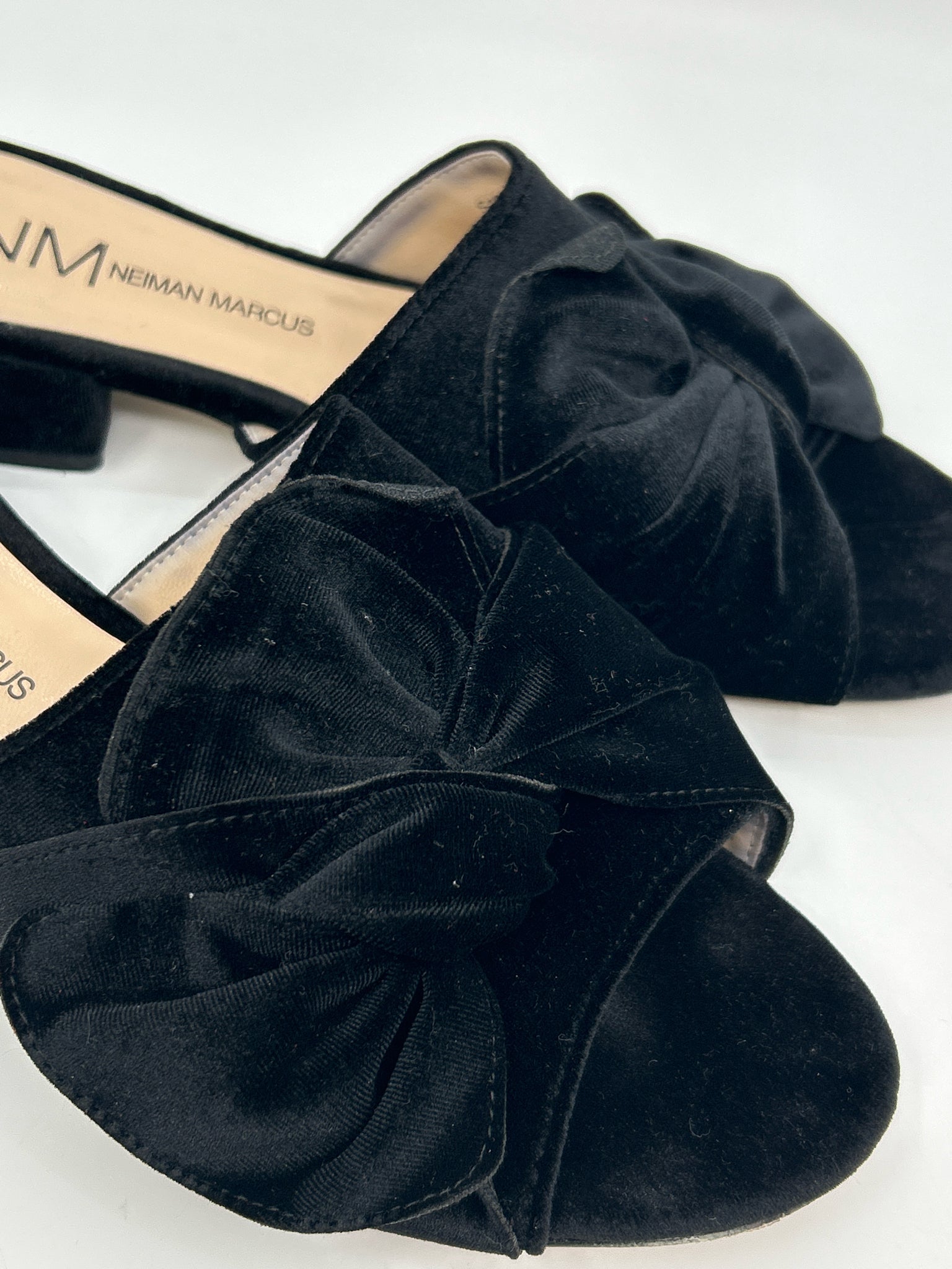 NEIMAN MARCUS Size 8M Black Women Sandal