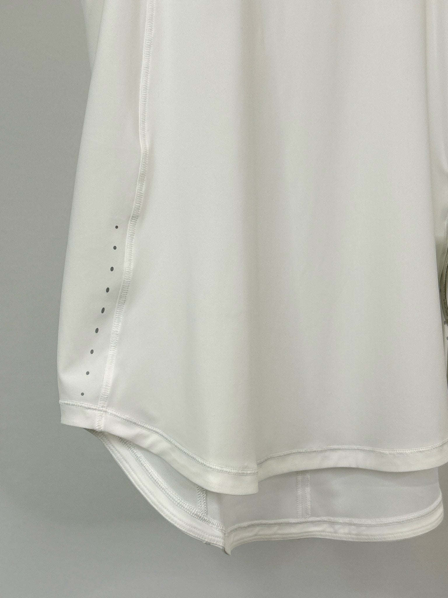 LULULEMON Size 4 White Women Workout Top