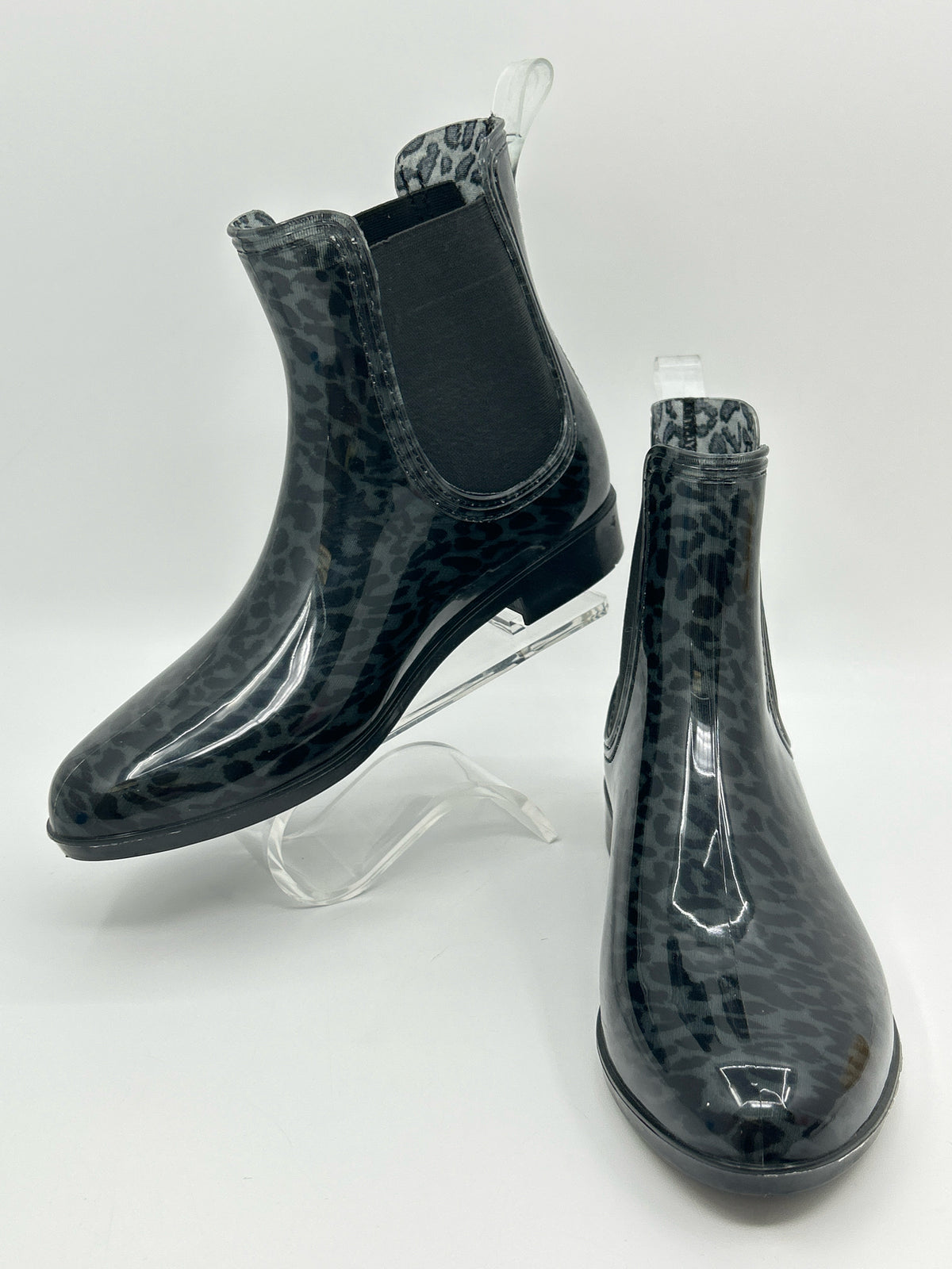 INC Size 8M Black & Grey Women Rainboots