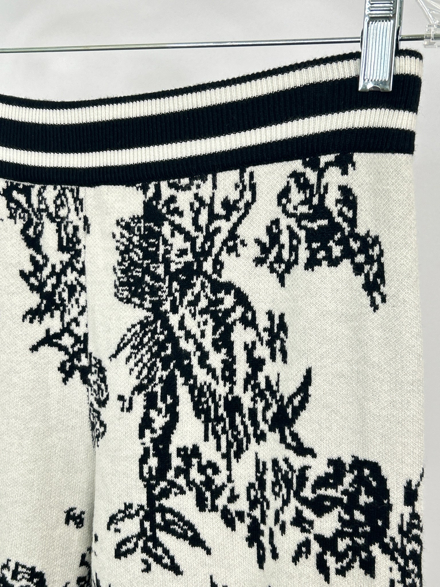 EXQUISS'S PARIS Size S/M White & Black Women 2-Piece w/Pants NWT