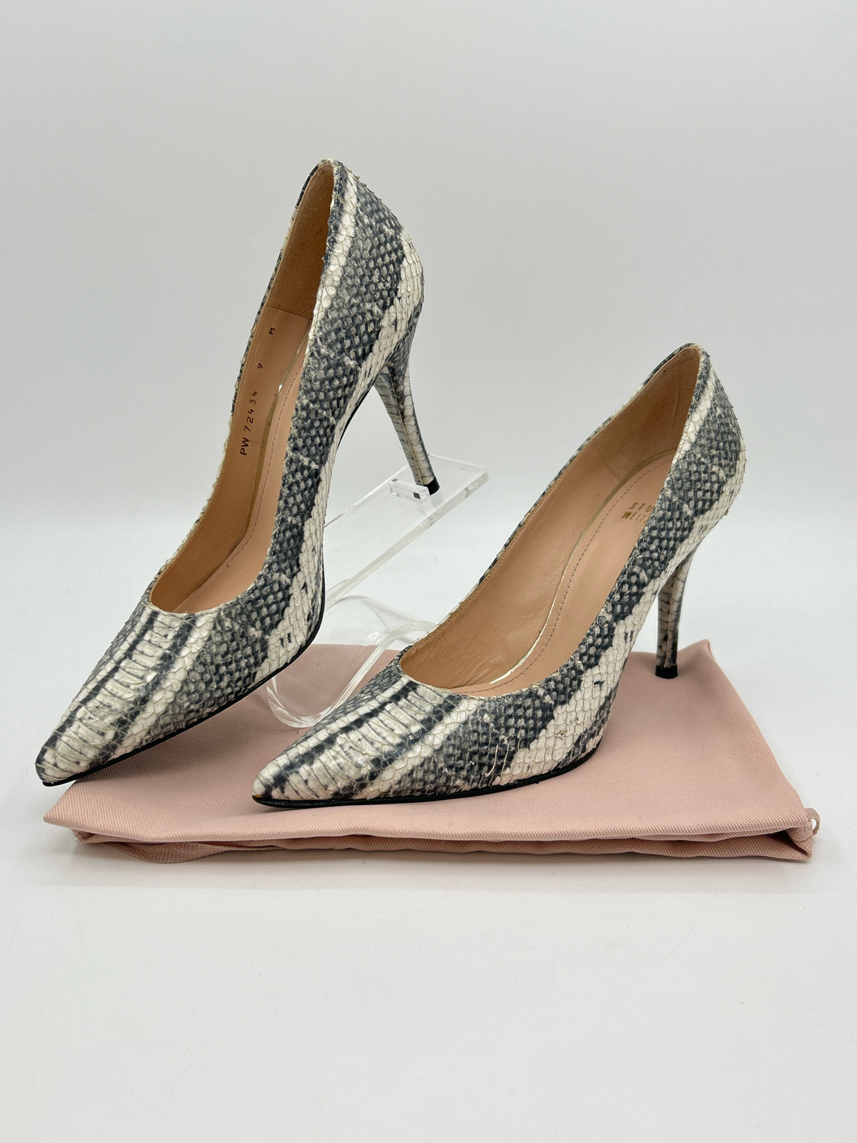 STUART WEITZMAN Size 9M Black and White Women Pumps