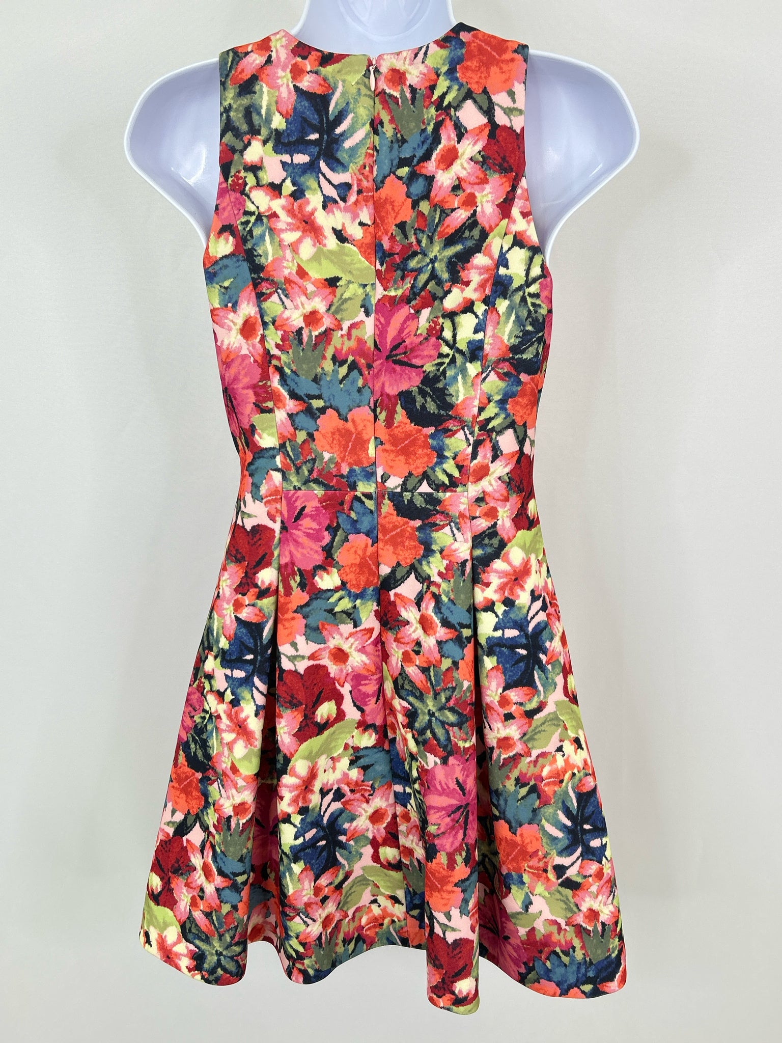 VINCE CAMUTO Size 4P Pink floral Women Dress