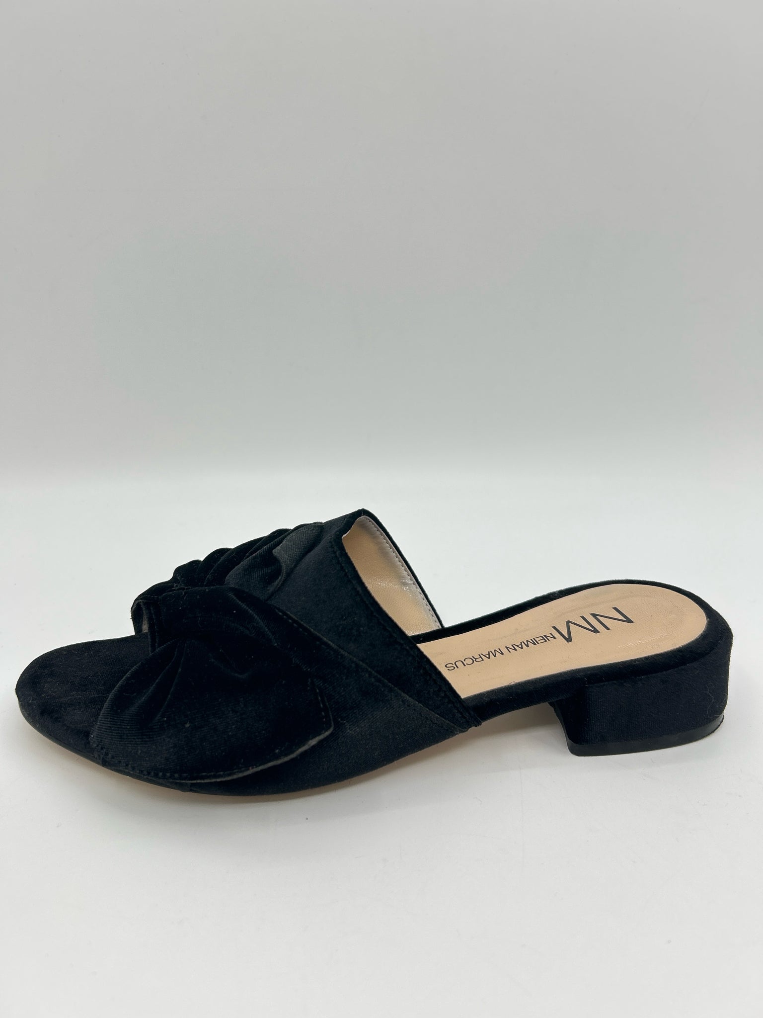 NEIMAN MARCUS Size 8M Black Women Sandal