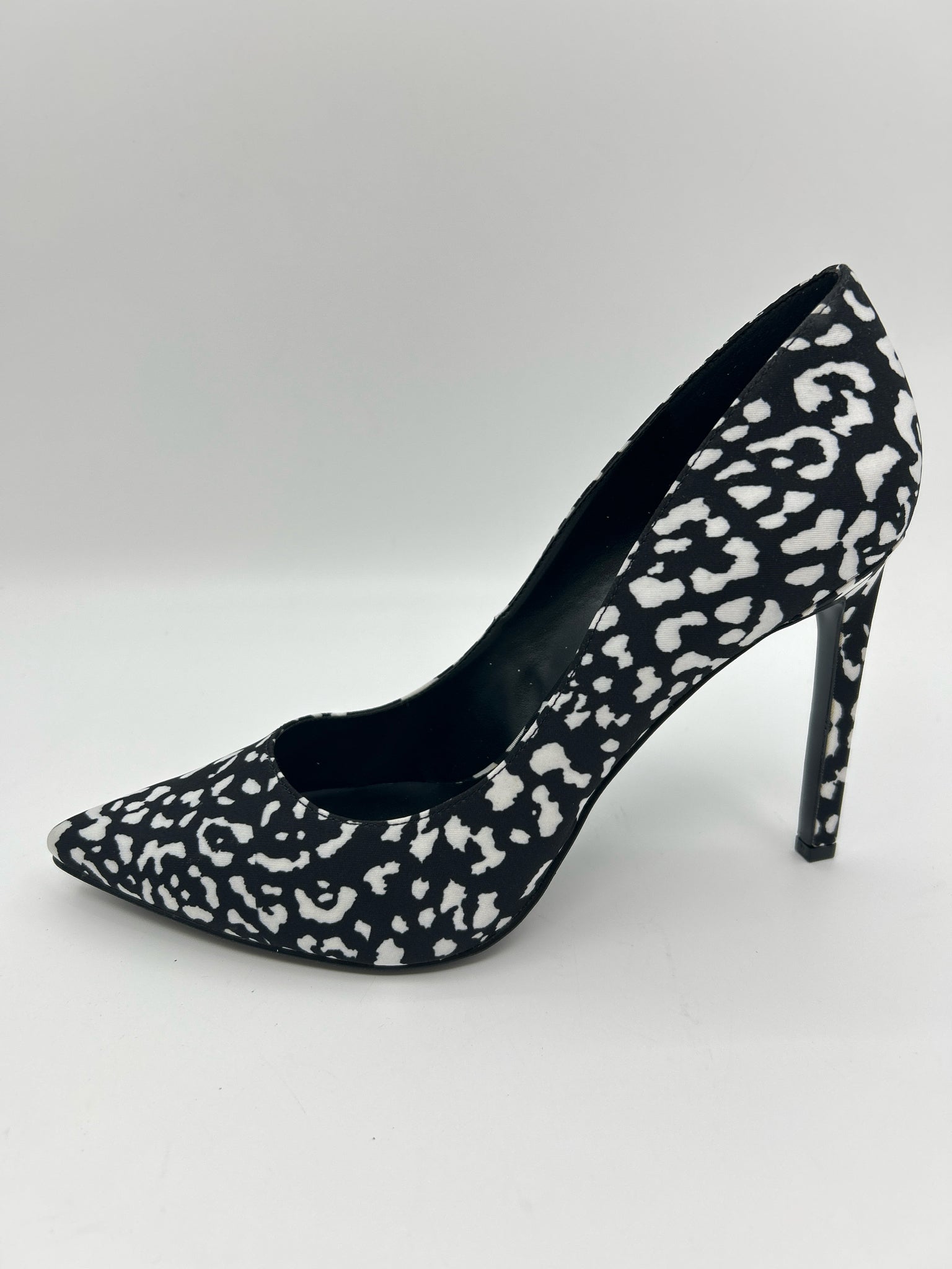 NINE WEST Size 11M Black & White Women Pumps