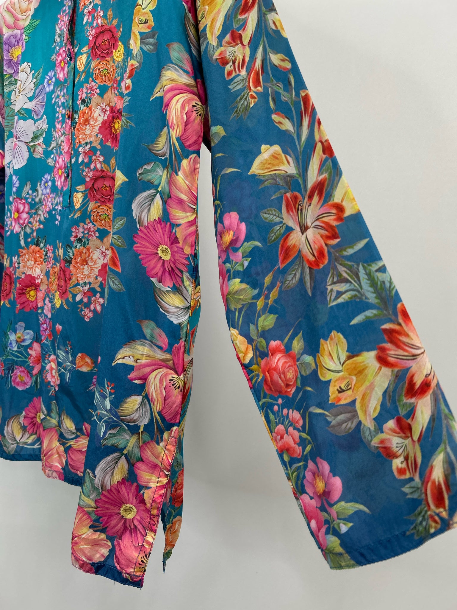 JOHNNY WAS Size XS Blue floral Women Top