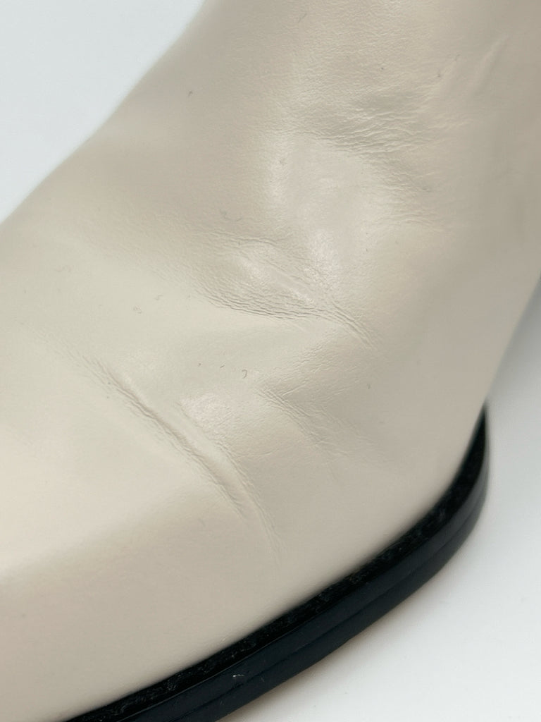 MICHAEL MICHAEL KORS Size 7.5M IVORY AND BLACK Women's Boots