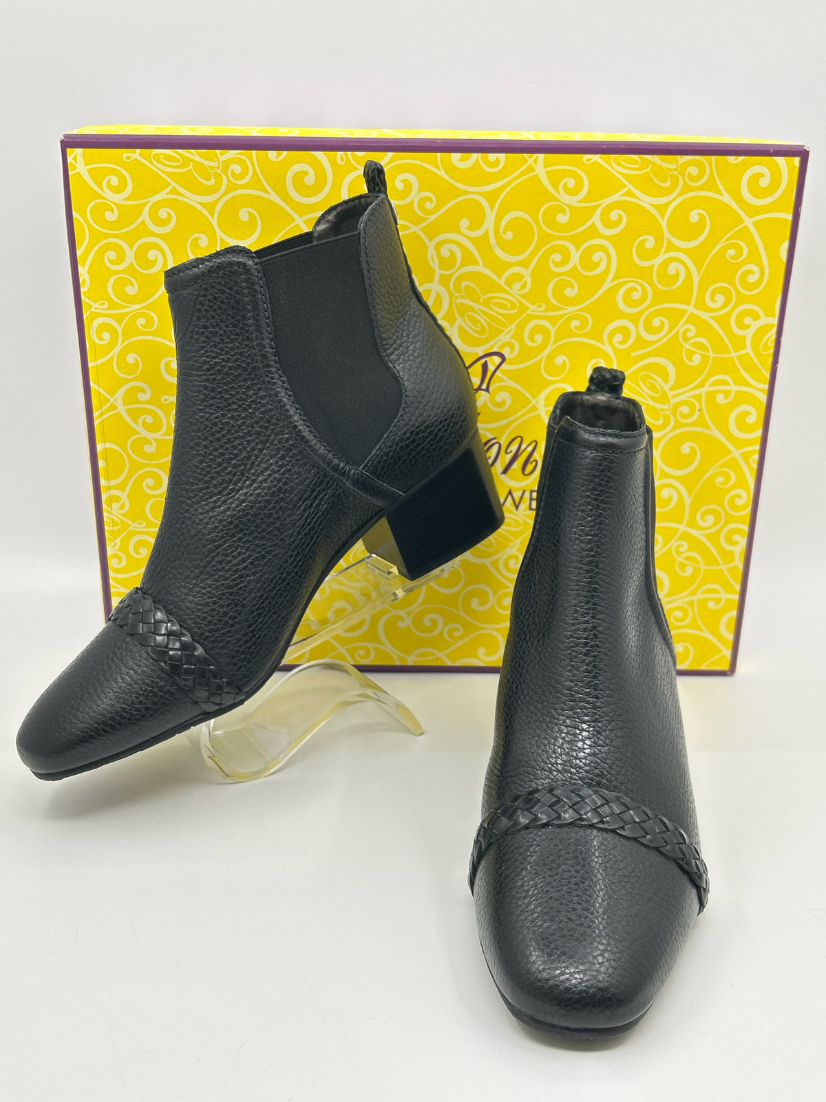 BRIGHTON NIB Size 10M Black Women Booties