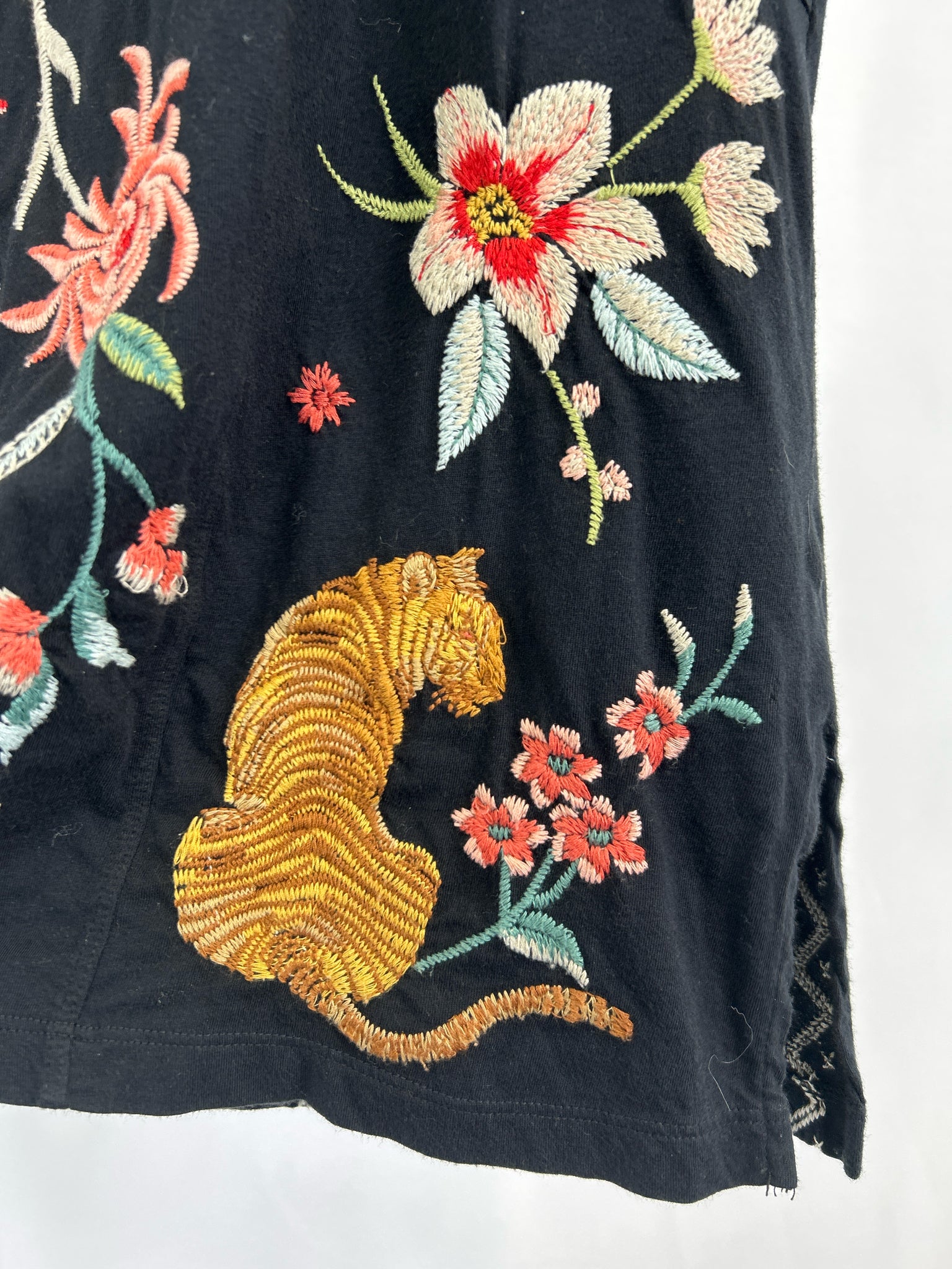 JOHNNY WAS Size L Black Floral Women Shirt