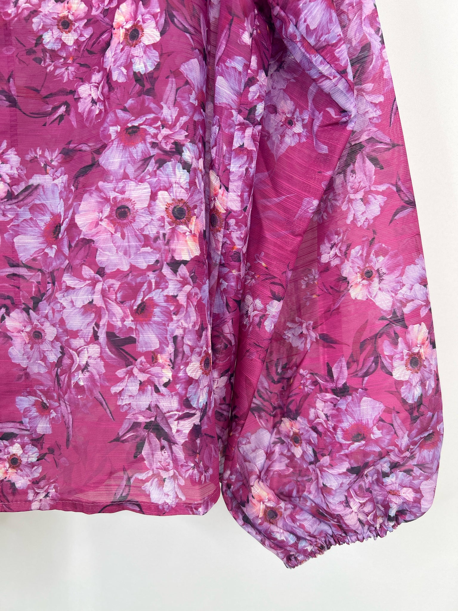 UMGEE Size M FUSCHIA FLORAL Women Blouse