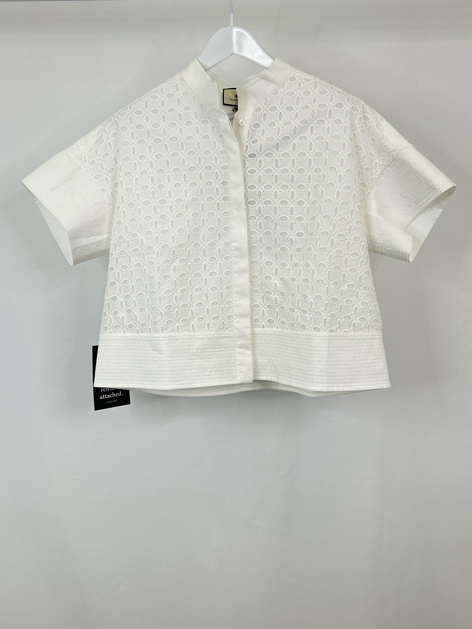 TUCKERNUCK Size M White Women Shirt