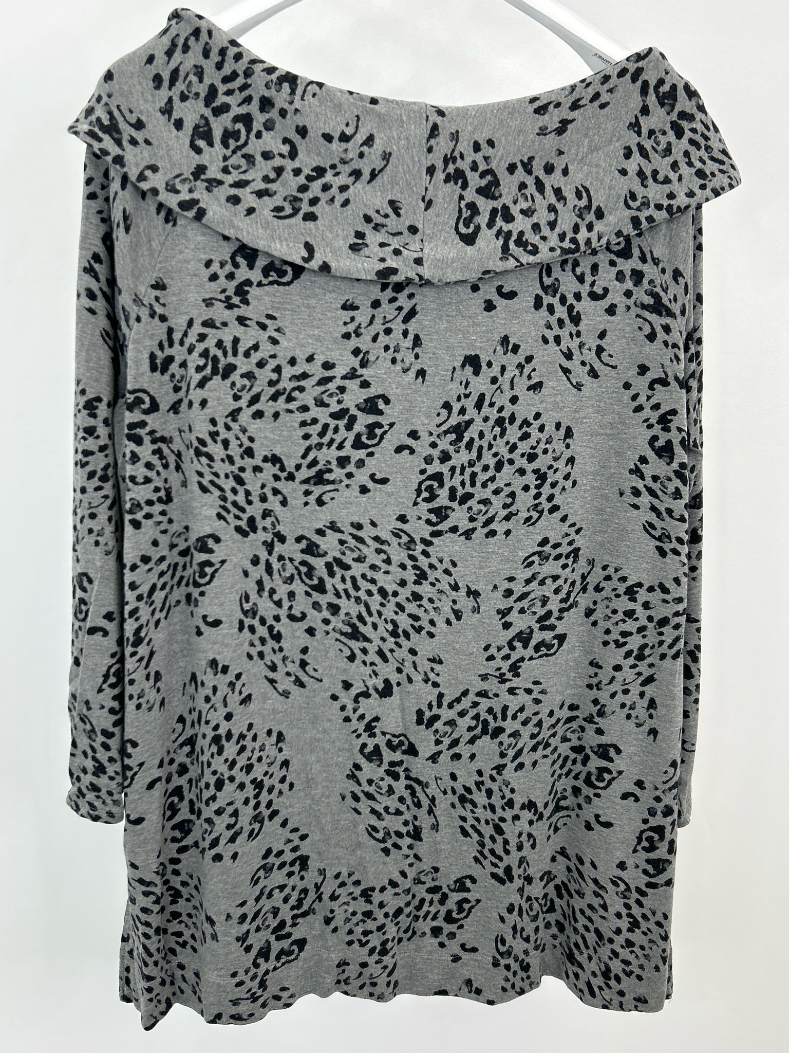 CHICO'S Size 16/18 GRAY AND BLACK Women Pullover