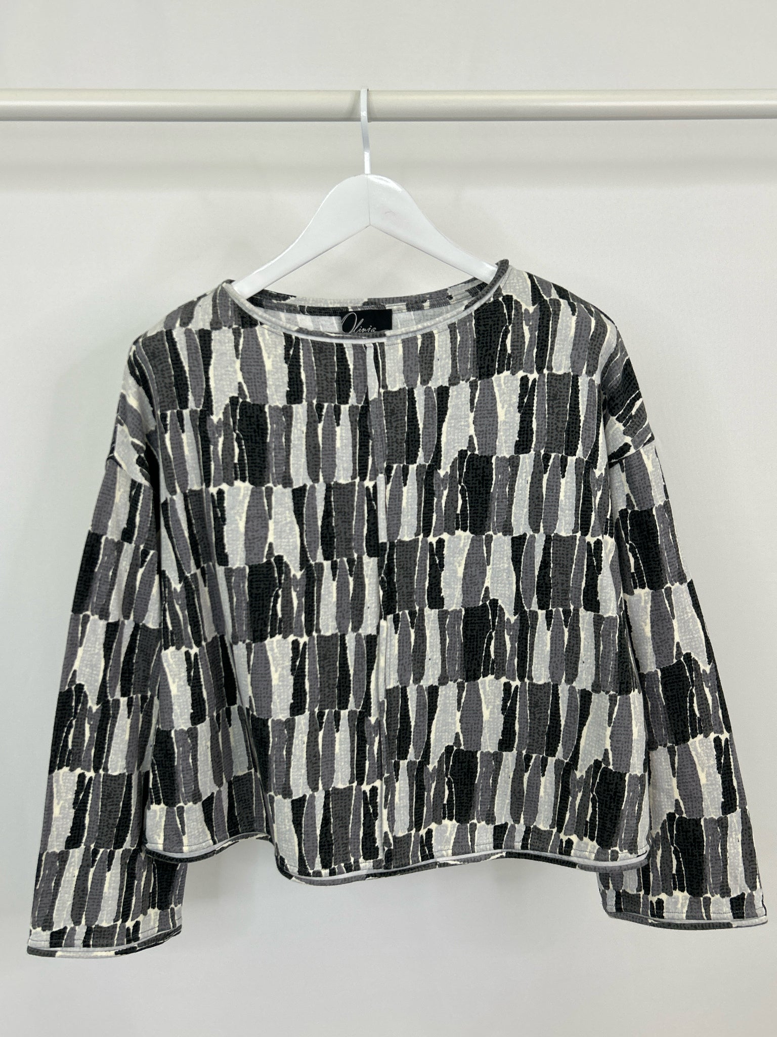 OLIVIA BY HABITAT CLOTHES Size S Gray Print Women Pullover NWT