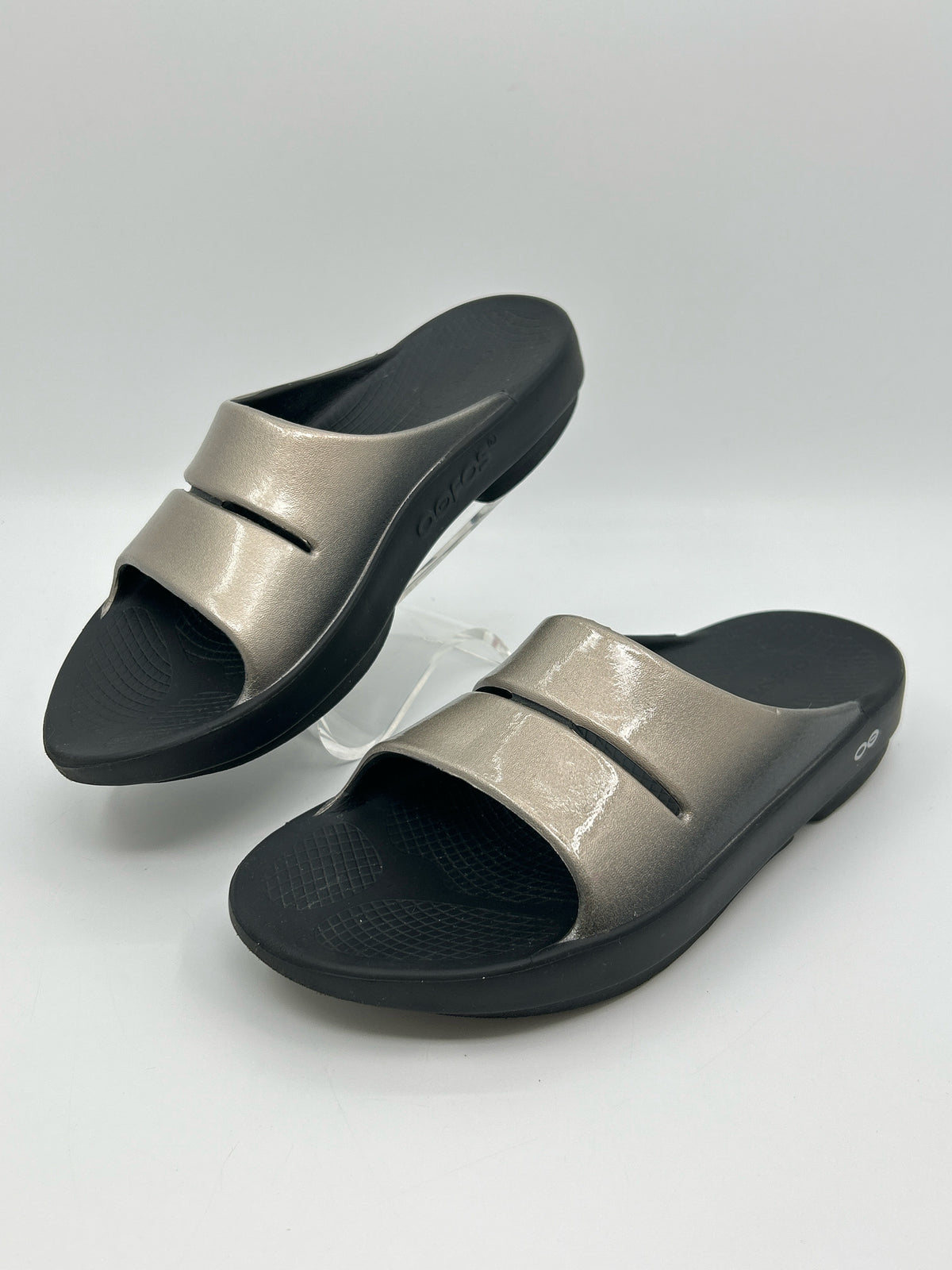 OOFOS Size 10 BRONZE Women Sandal