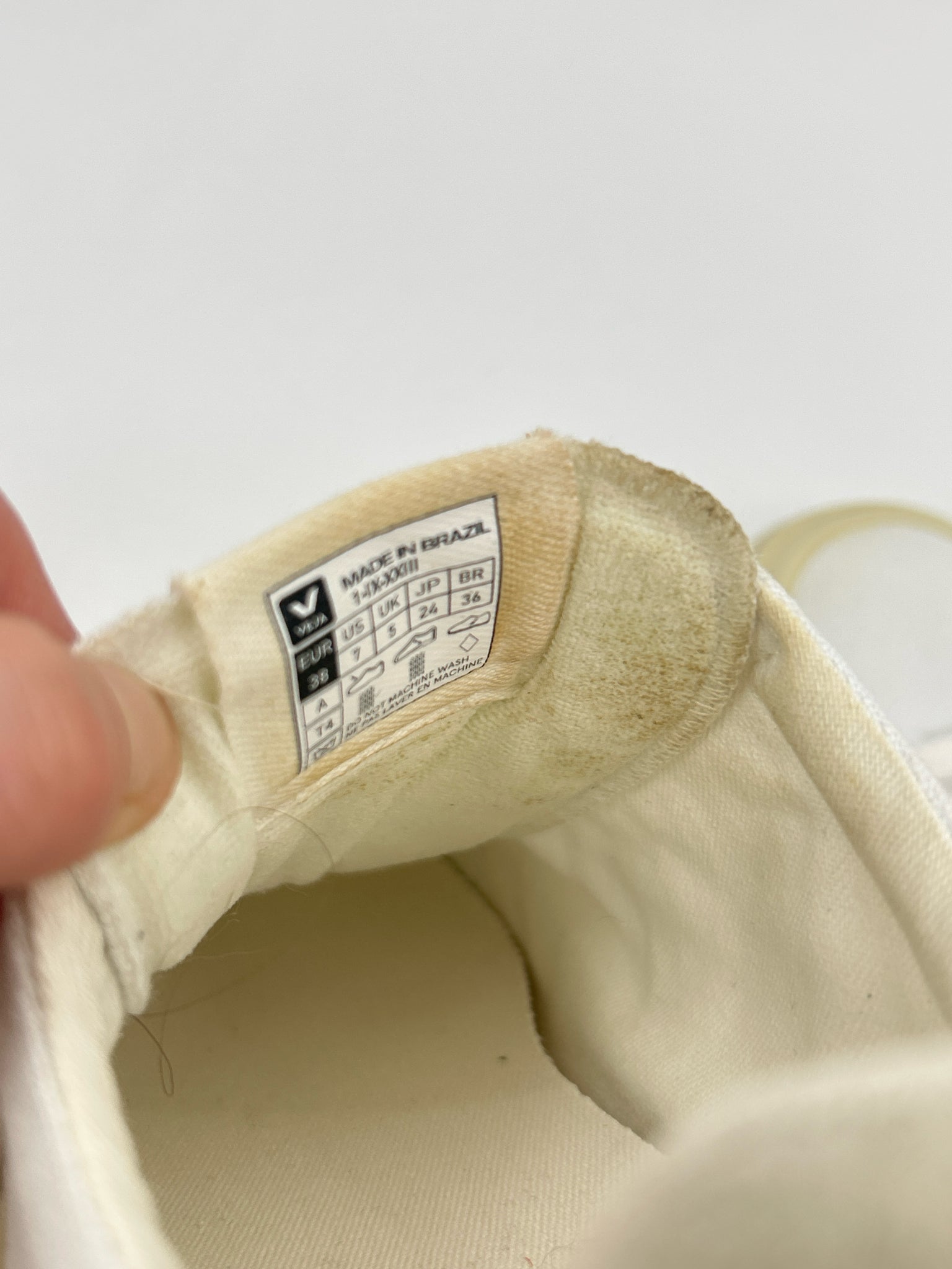 VEJA Size 7 White Women Sneakers