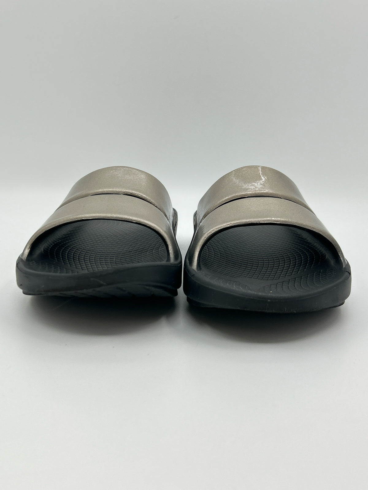 OOFOS Size 10 BRONZE Women Sandal