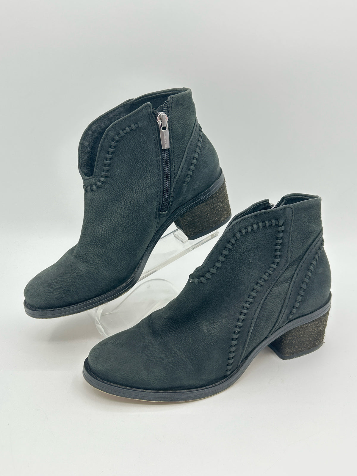 VINCE CAMUTO Size 6M Black Women Booties