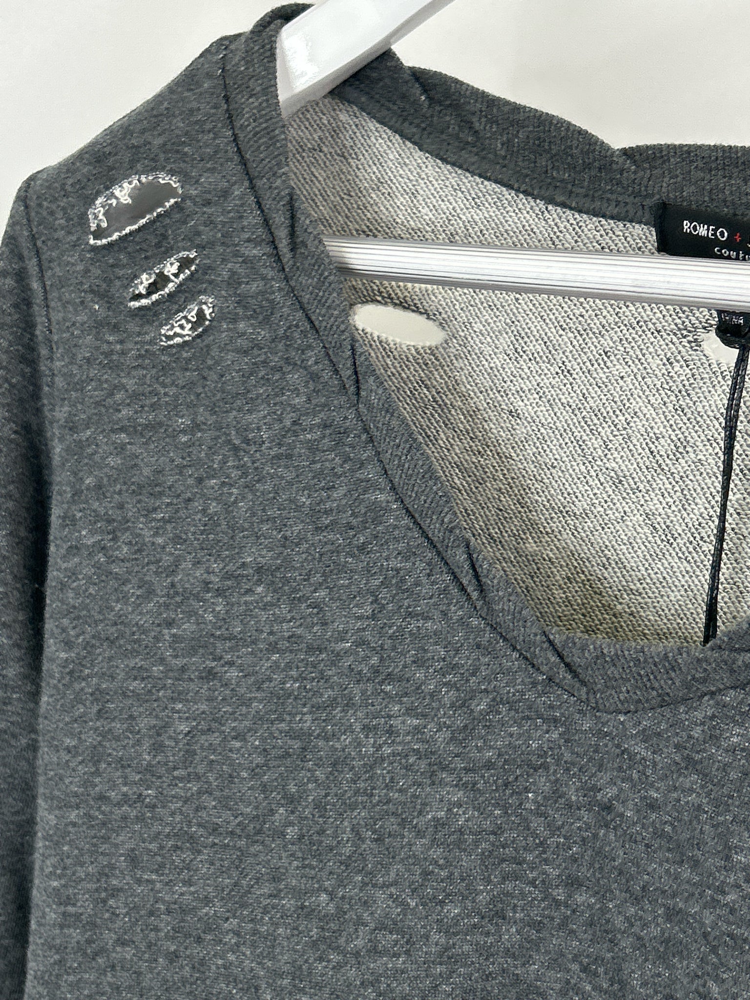 ROMEO & JULIET COUTURE Size M HEATHER GRAY Women Sweatshirt
