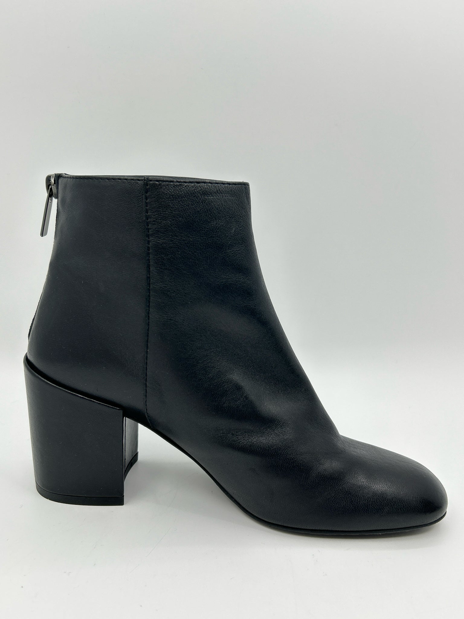 STUART WEITZMAN Size 6.5M Black Women Booties