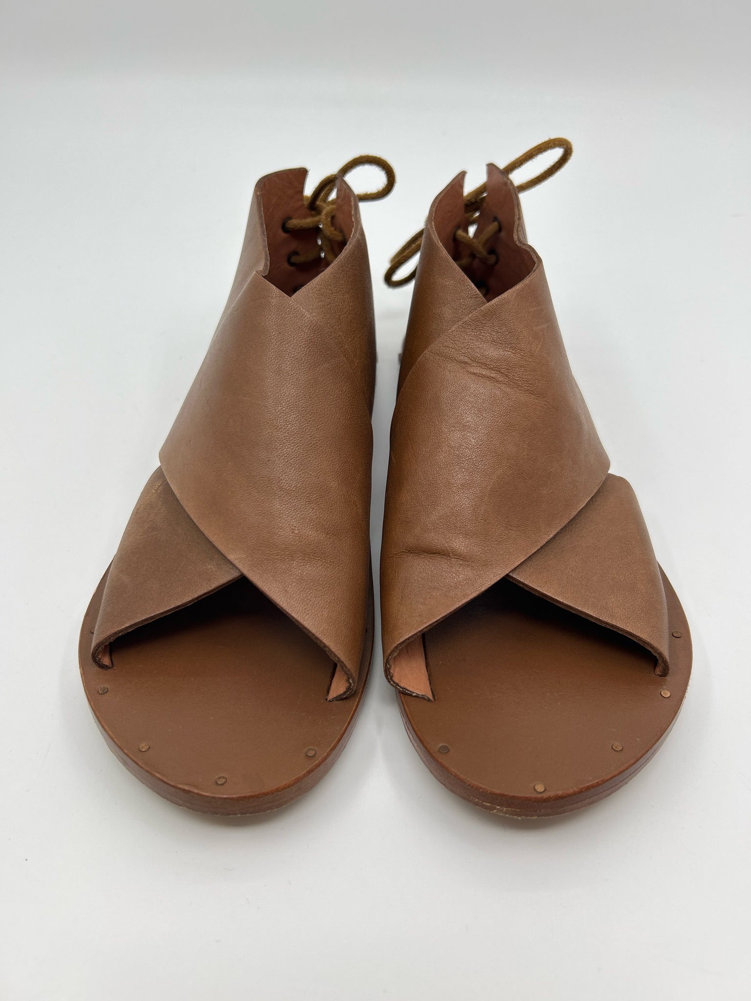 BEEK Size 7 Brown Women Sandal