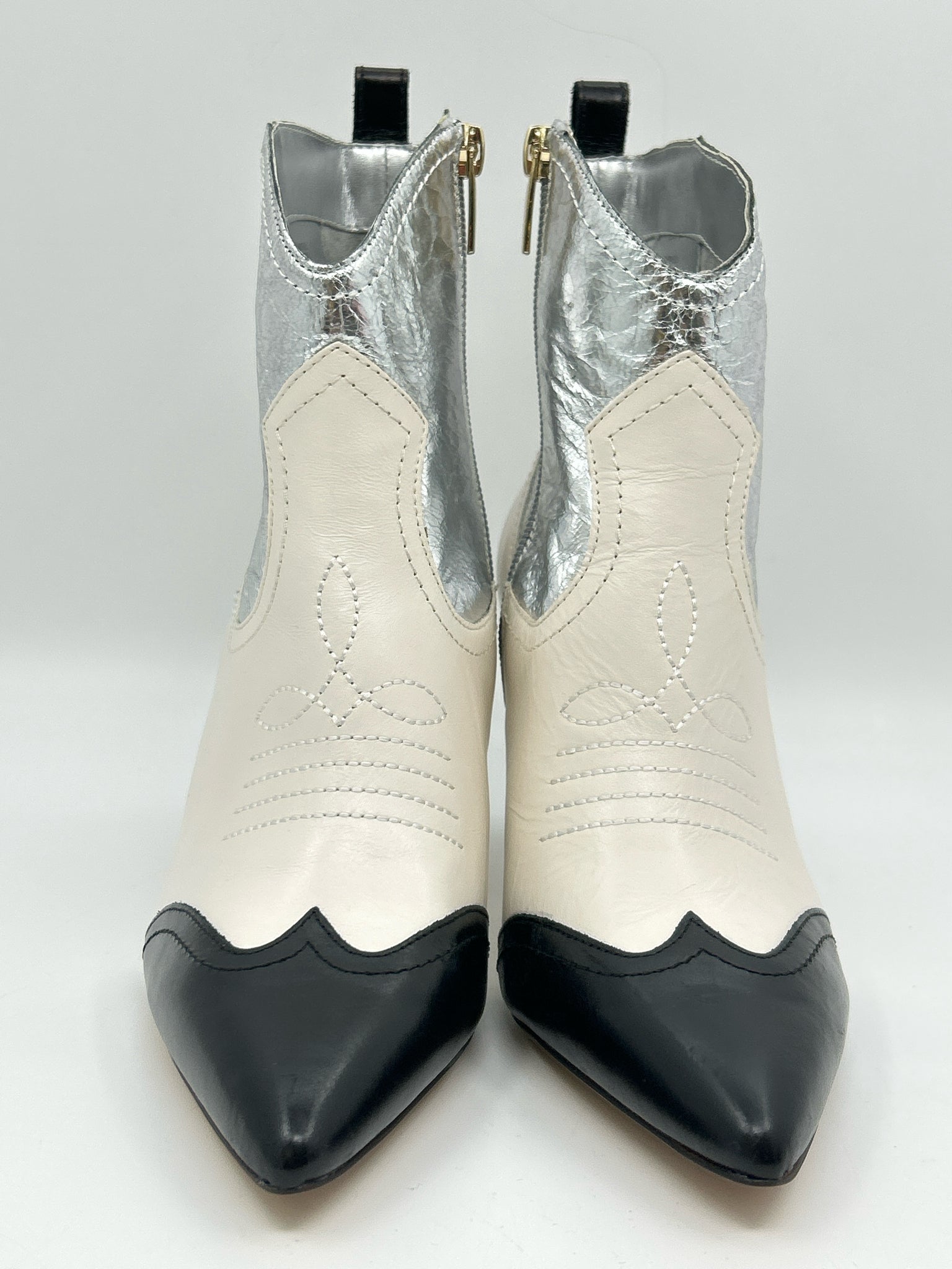 VINCE CAMUTO NIB Size 7M White and black Women Booties