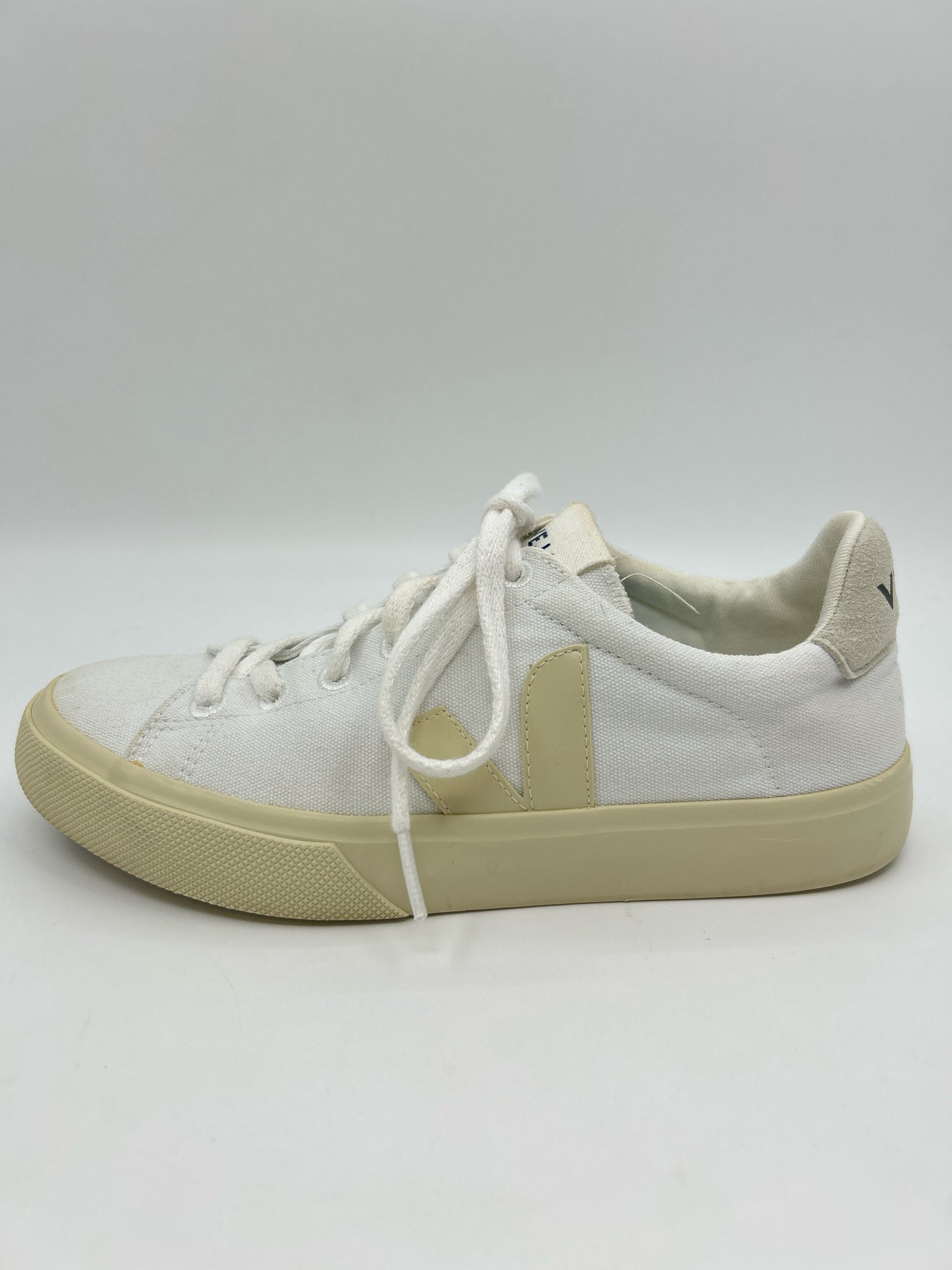 VEJA Size 7 White Women Sneakers