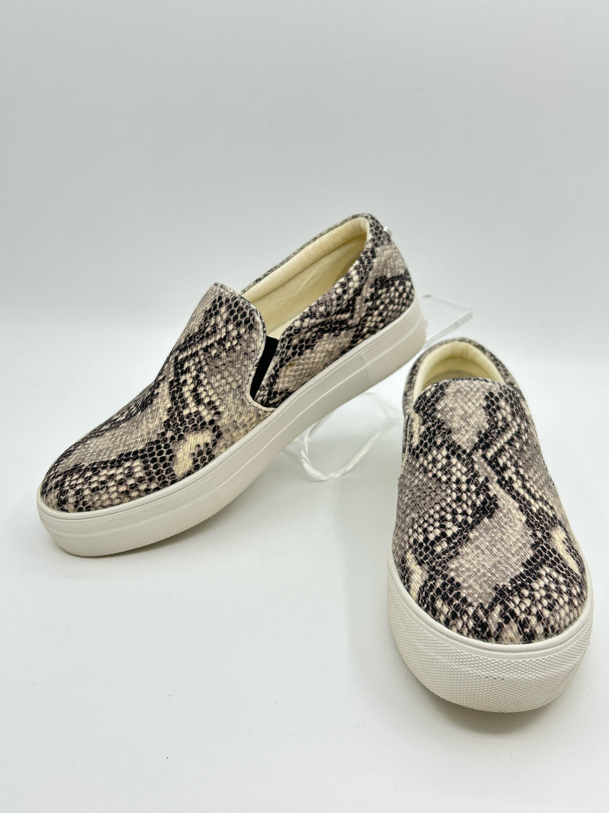 STEVE MADDEN Size 8.5 Beige & Grey Women Sneakers