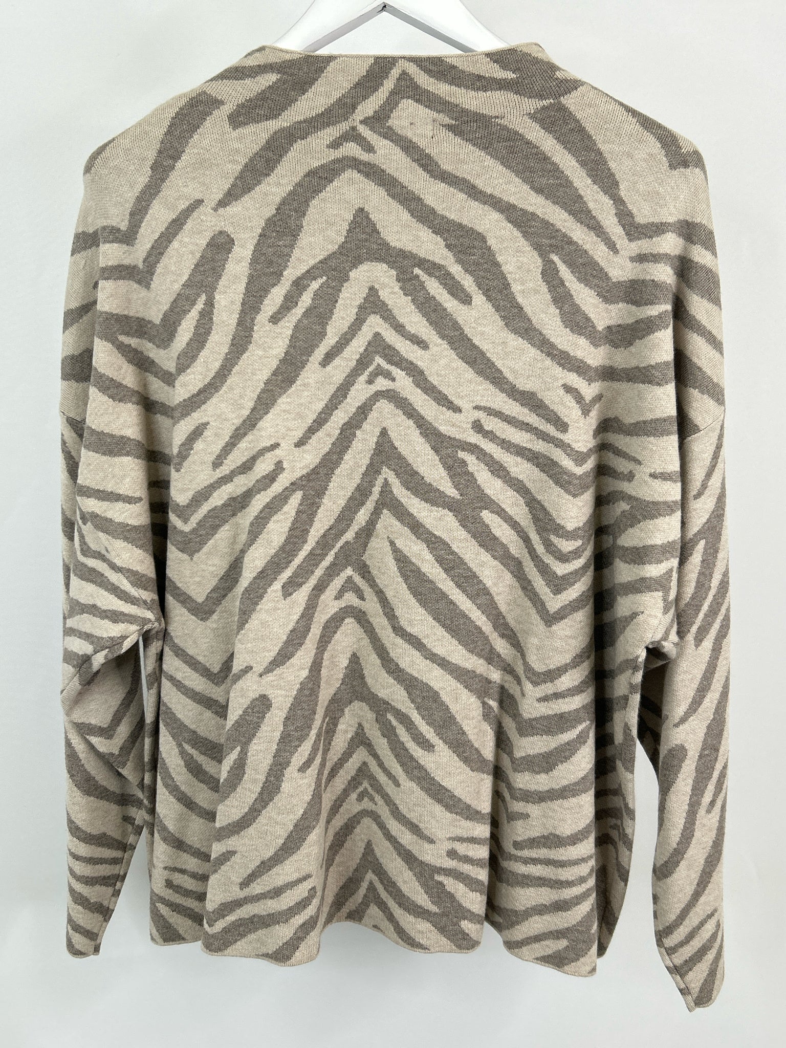 T TAHARI Size 3X BEIGE AND GRAY Women Sweater