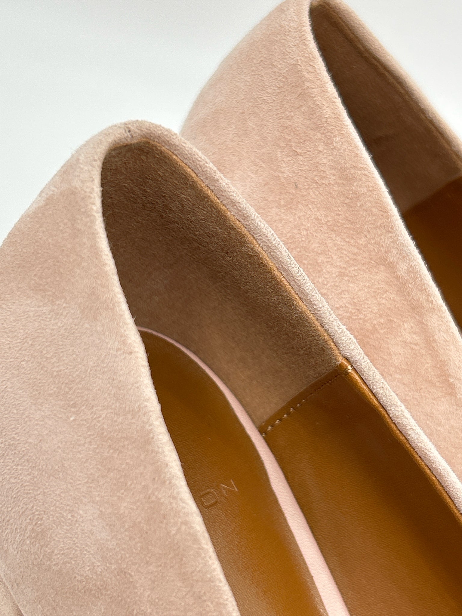 HALSTON Size 9M Pale Pink Women Pumps NWOB