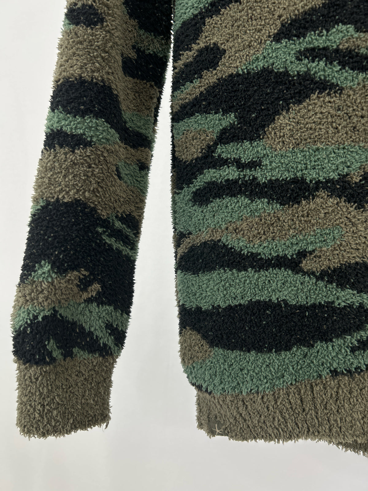 BAREFOOT DREAMS Size XS Green Camo Women Sweater