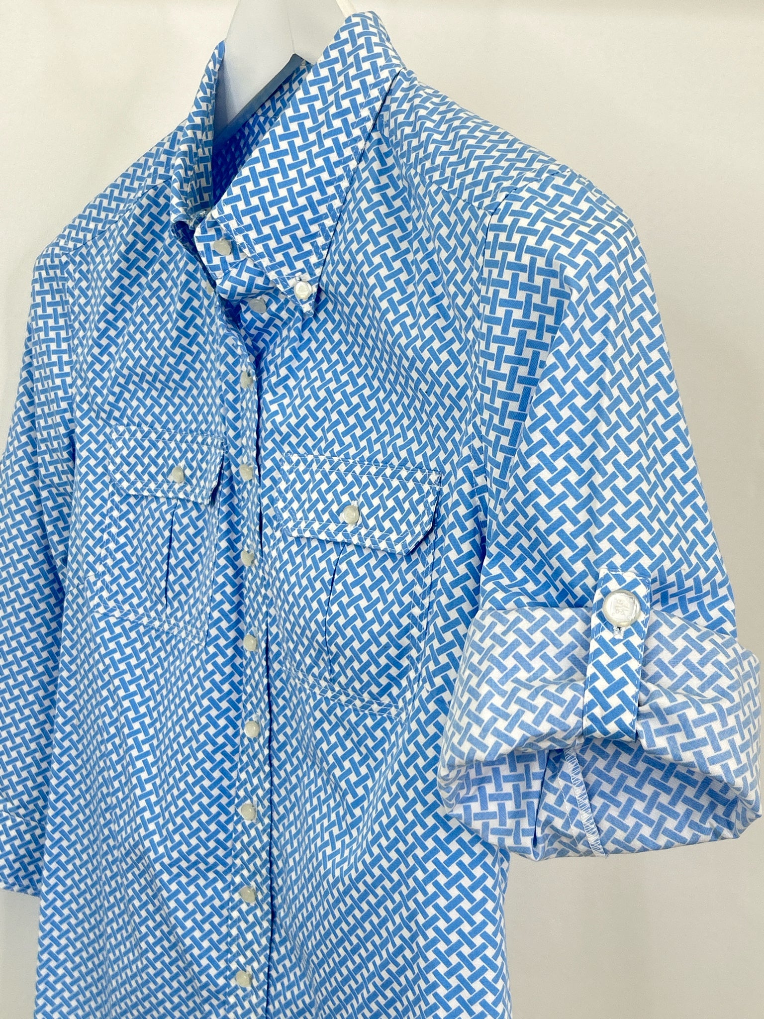 ELIZABETH MCKAY Size 6 blue and white Women Shirt