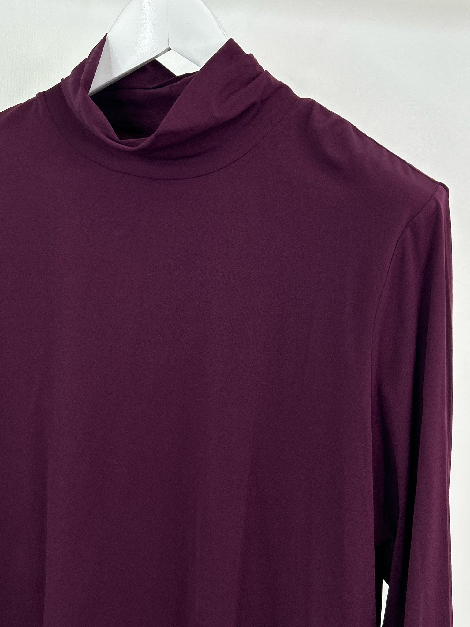 ST JOHN Size XL Plum Women Turtleneck NWT