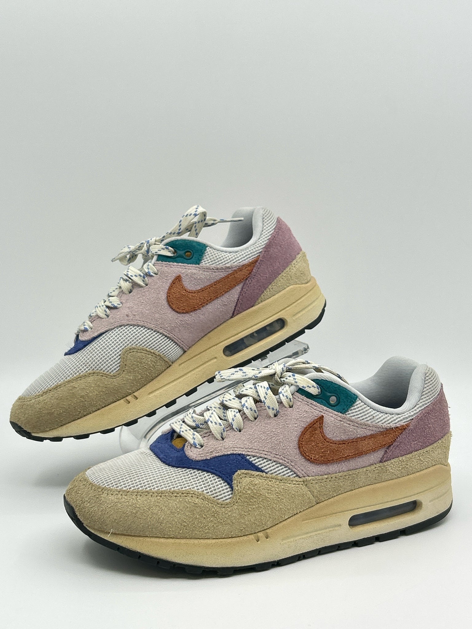 NIKE Size 8 Multi-Color Women Sneakers