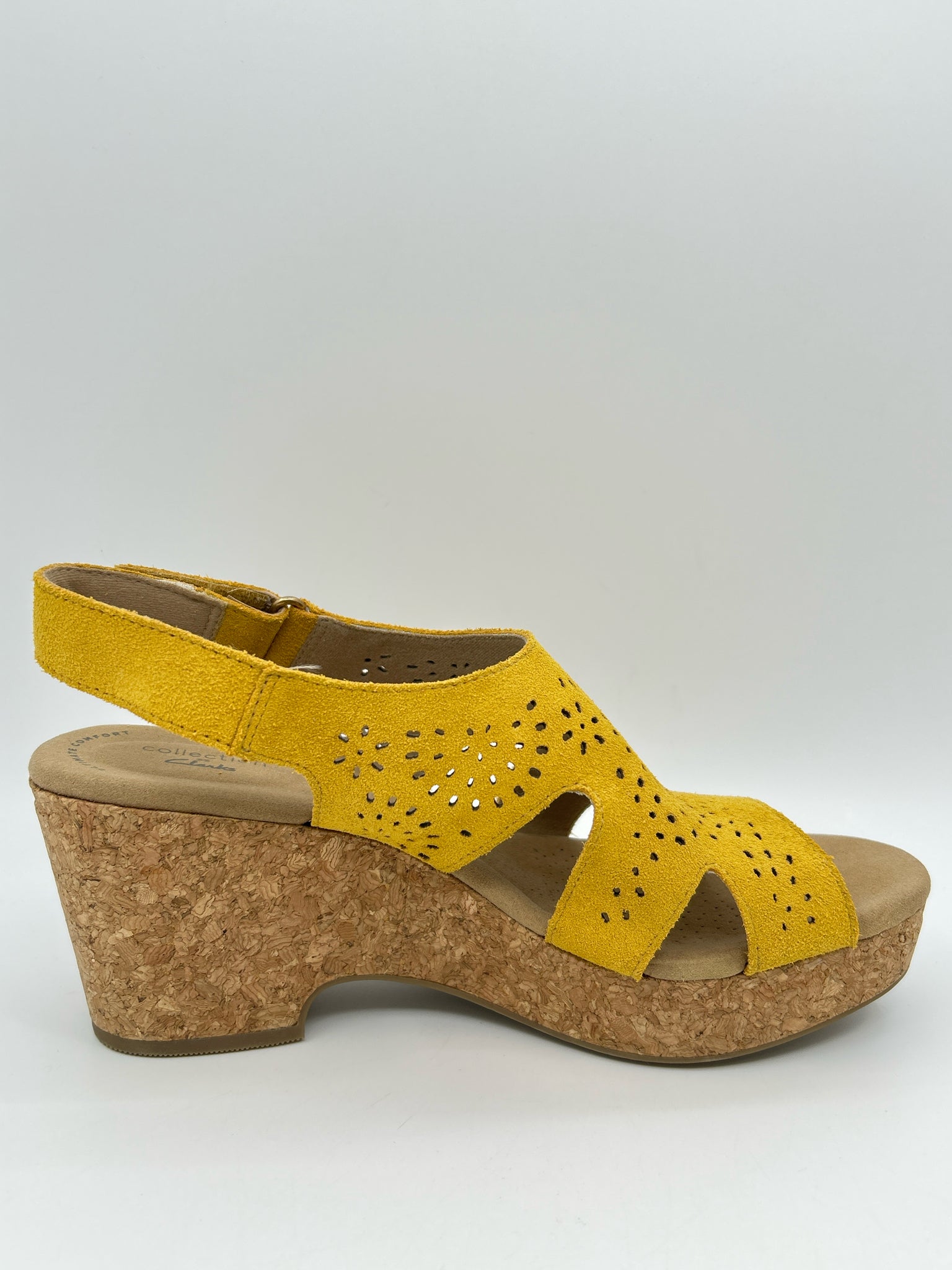 CLARKS Size 10M Yellow Women Sandal