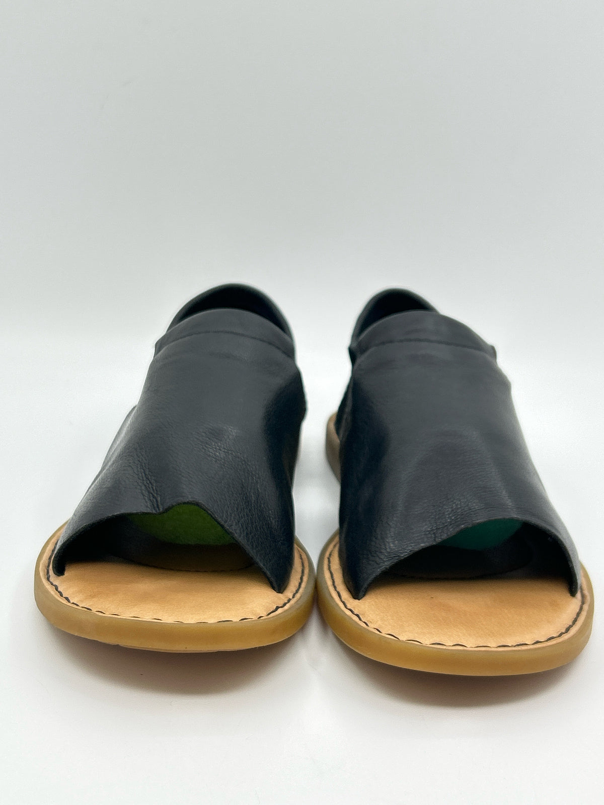 BORN Size 9M Black Women Sandal