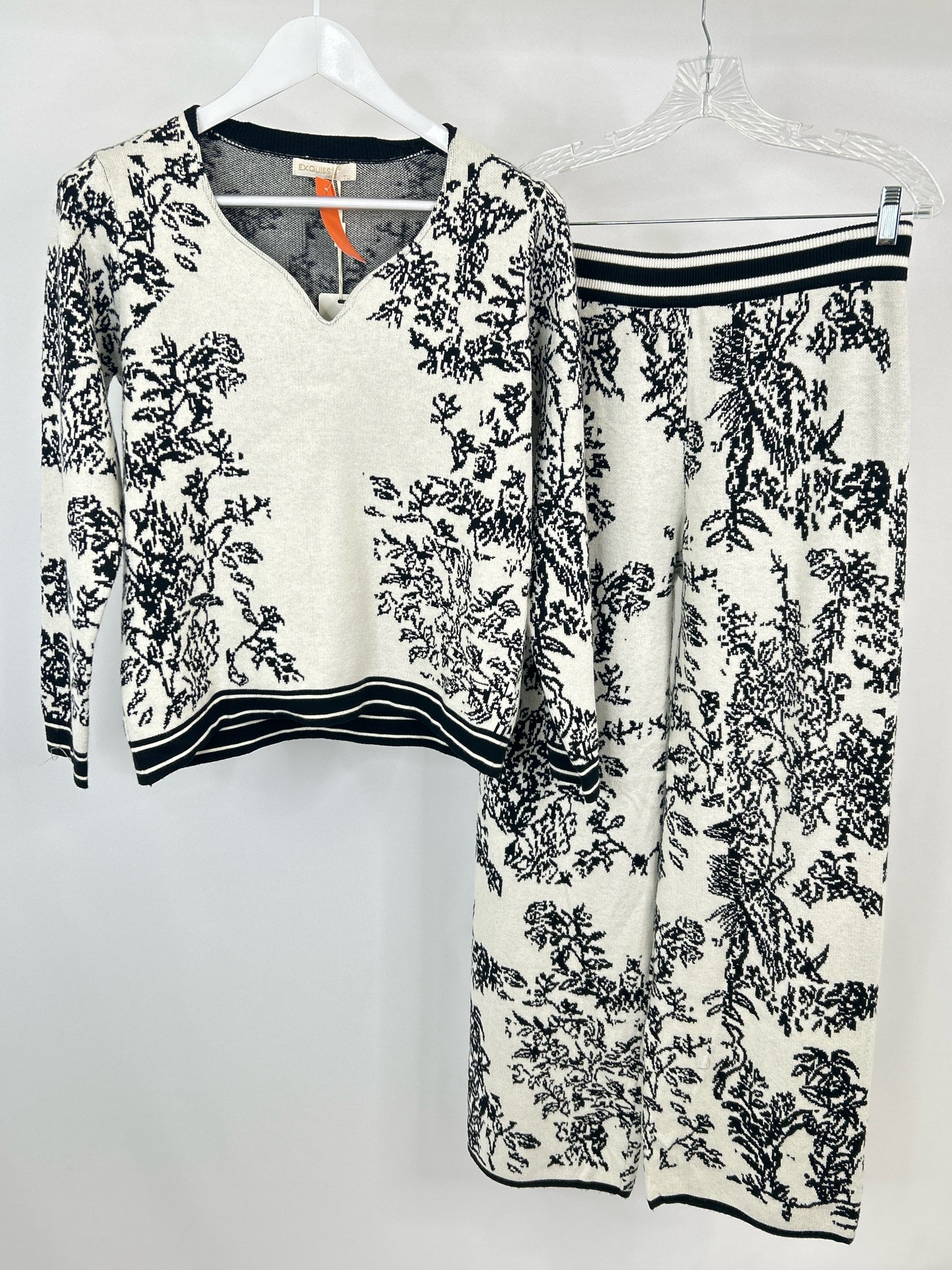 EXQUISS'S PARIS Size S/M White & Black Women 2-Piece w/Pants NWT