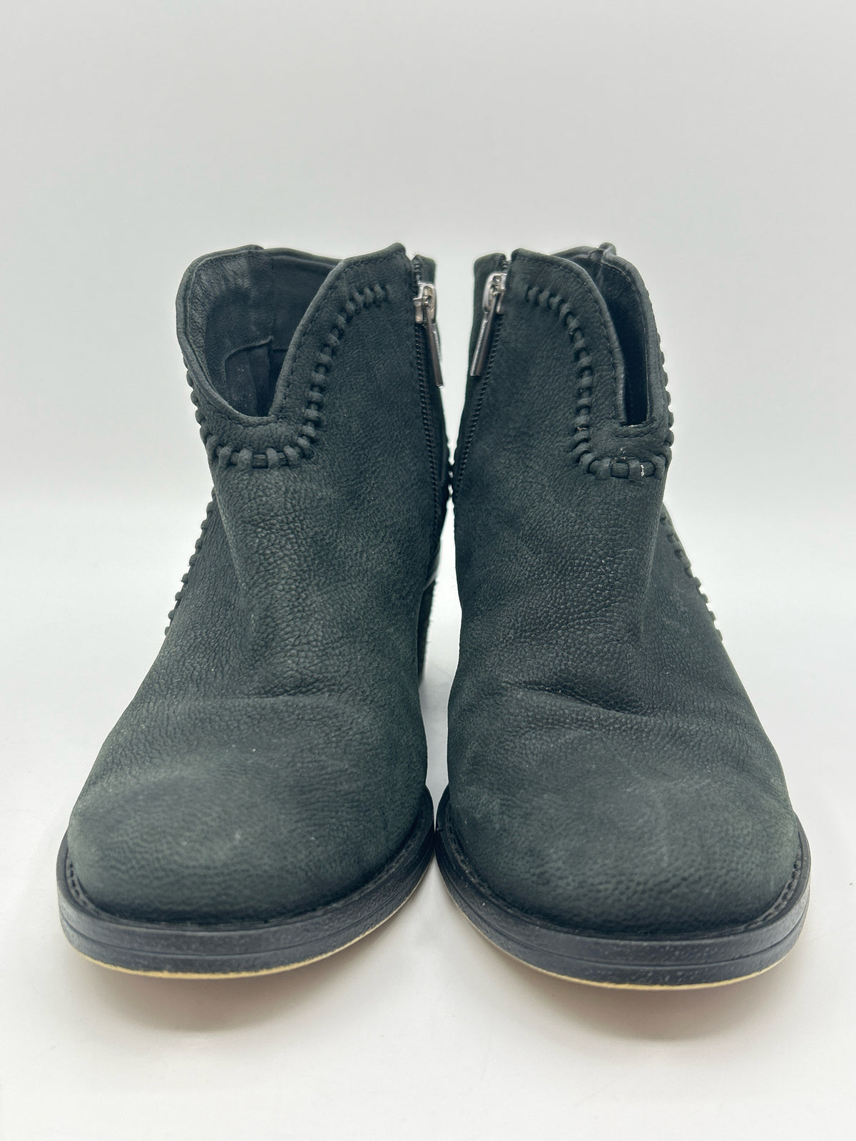VINCE CAMUTO Size 6M Black Women Booties