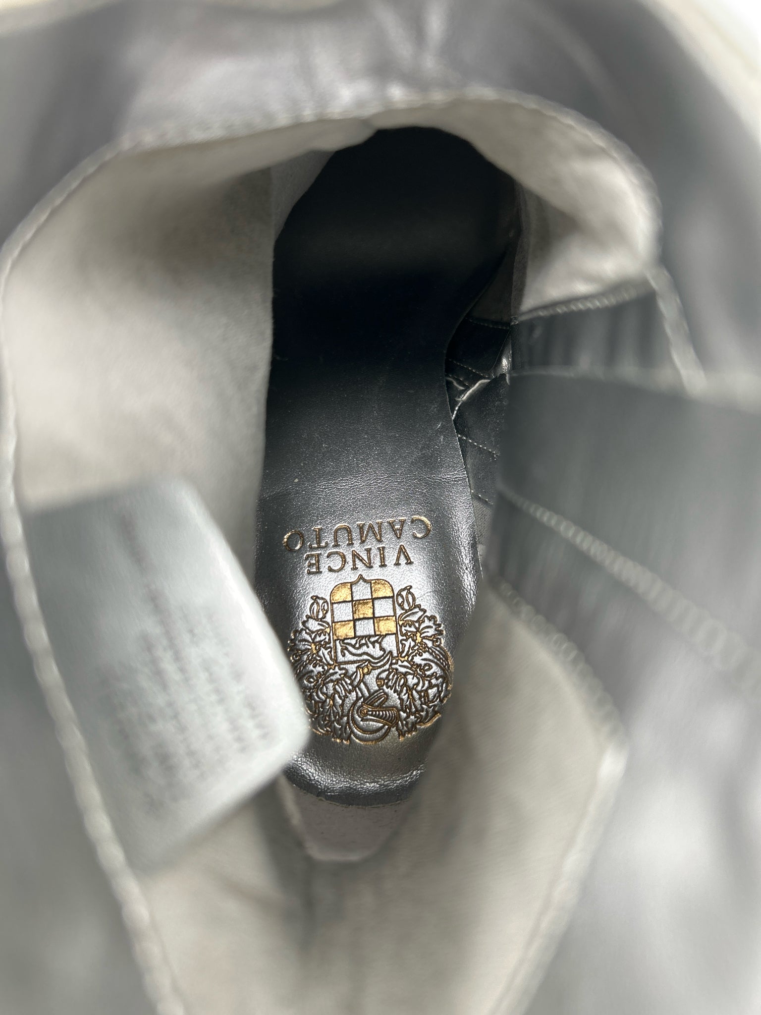 VINCE CAMUTO NIB Size 7M White and black Women Booties