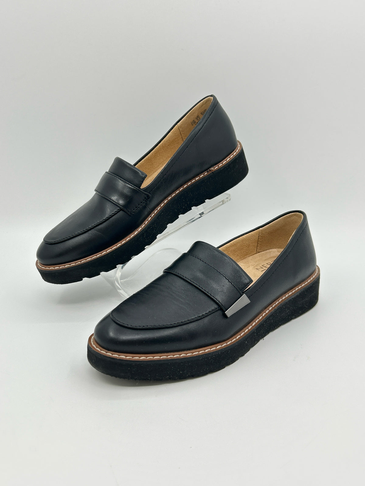 NATURALIZER Size 6.5M Black Women Loafer
