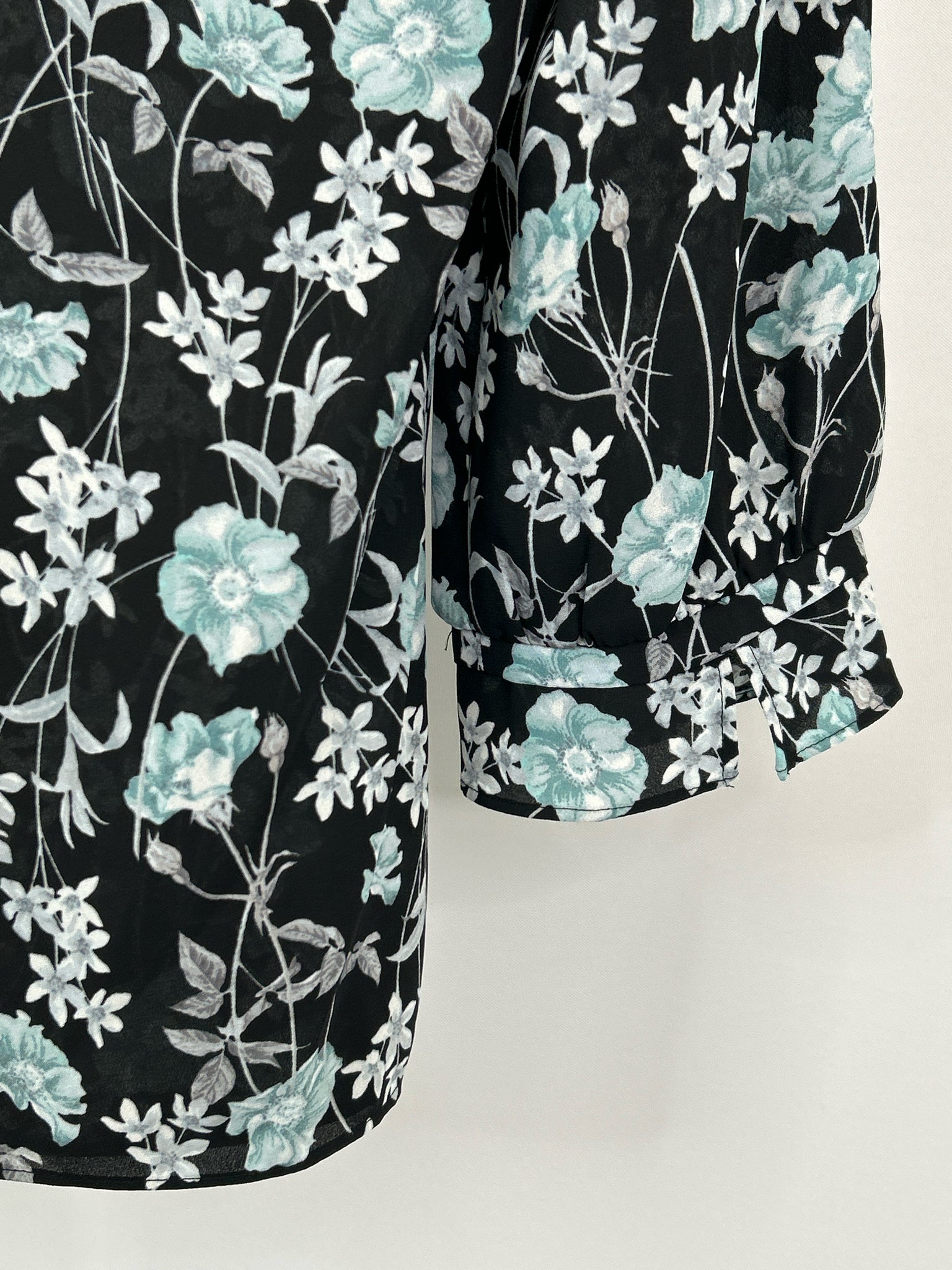 KARL LAGERFELD Size XS Black Floral Women Blouse