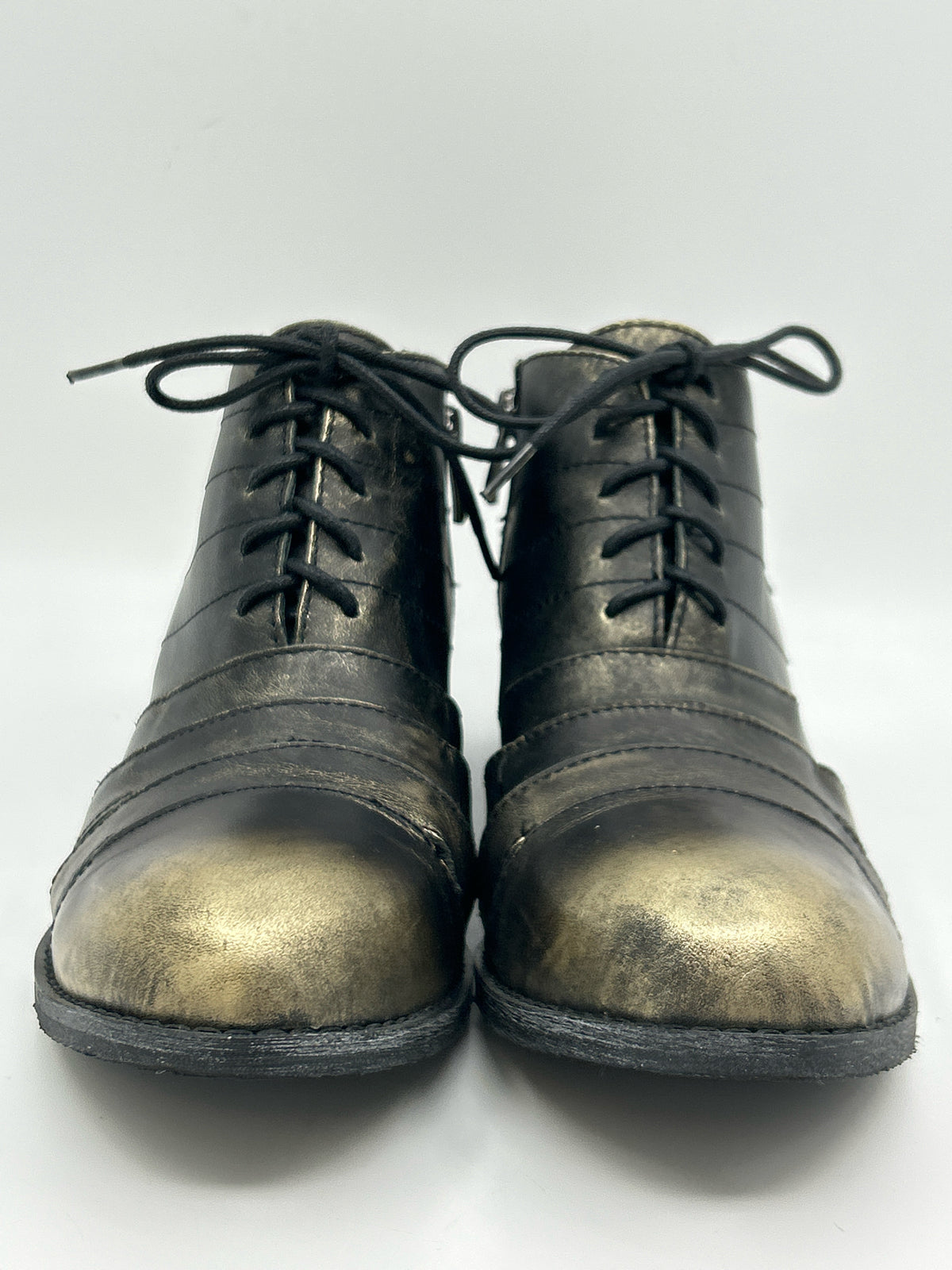 ANTELOPE Size 40 BLACK AND GOLD Women Booties
