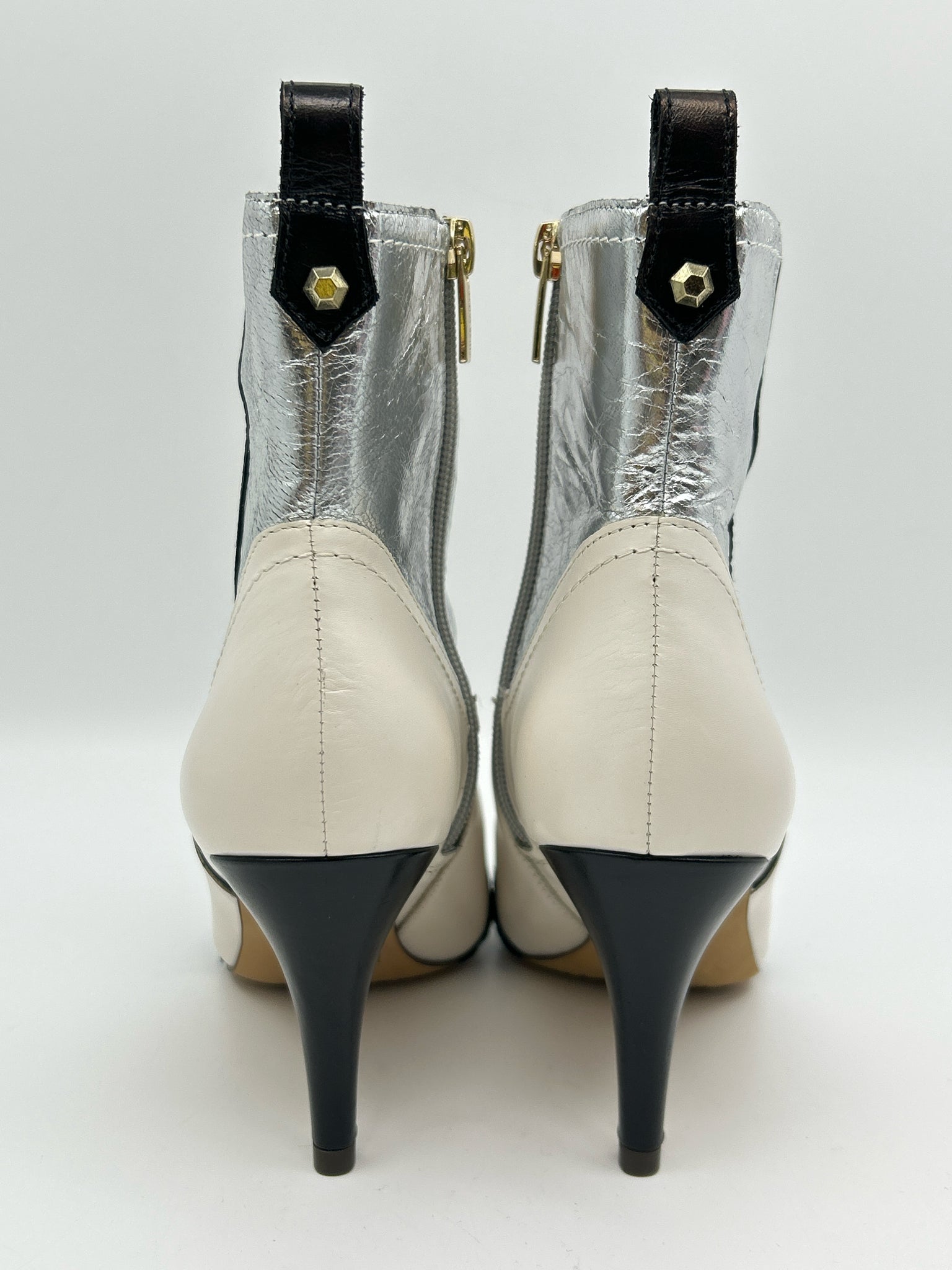 VINCE CAMUTO NIB Size 7M White and black Women Booties