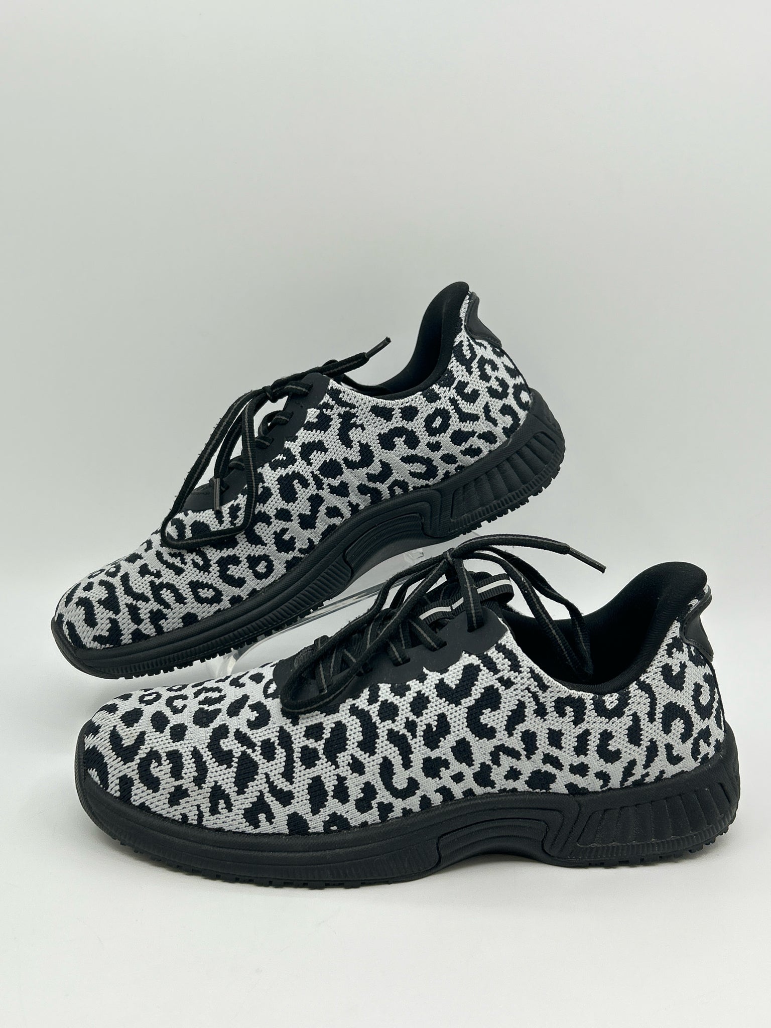 ORTHOFEET Size 9.5 GRAY AND BLACK Women Sneakers