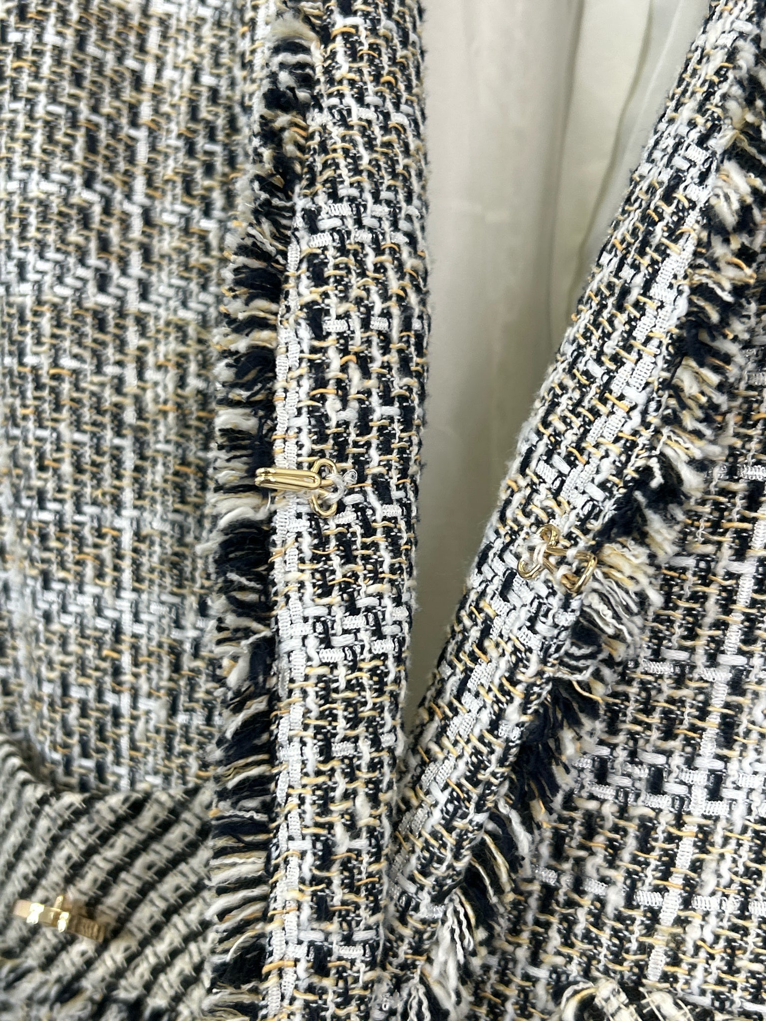 CHICO'S Size 16/18P White & Black Women Blazer