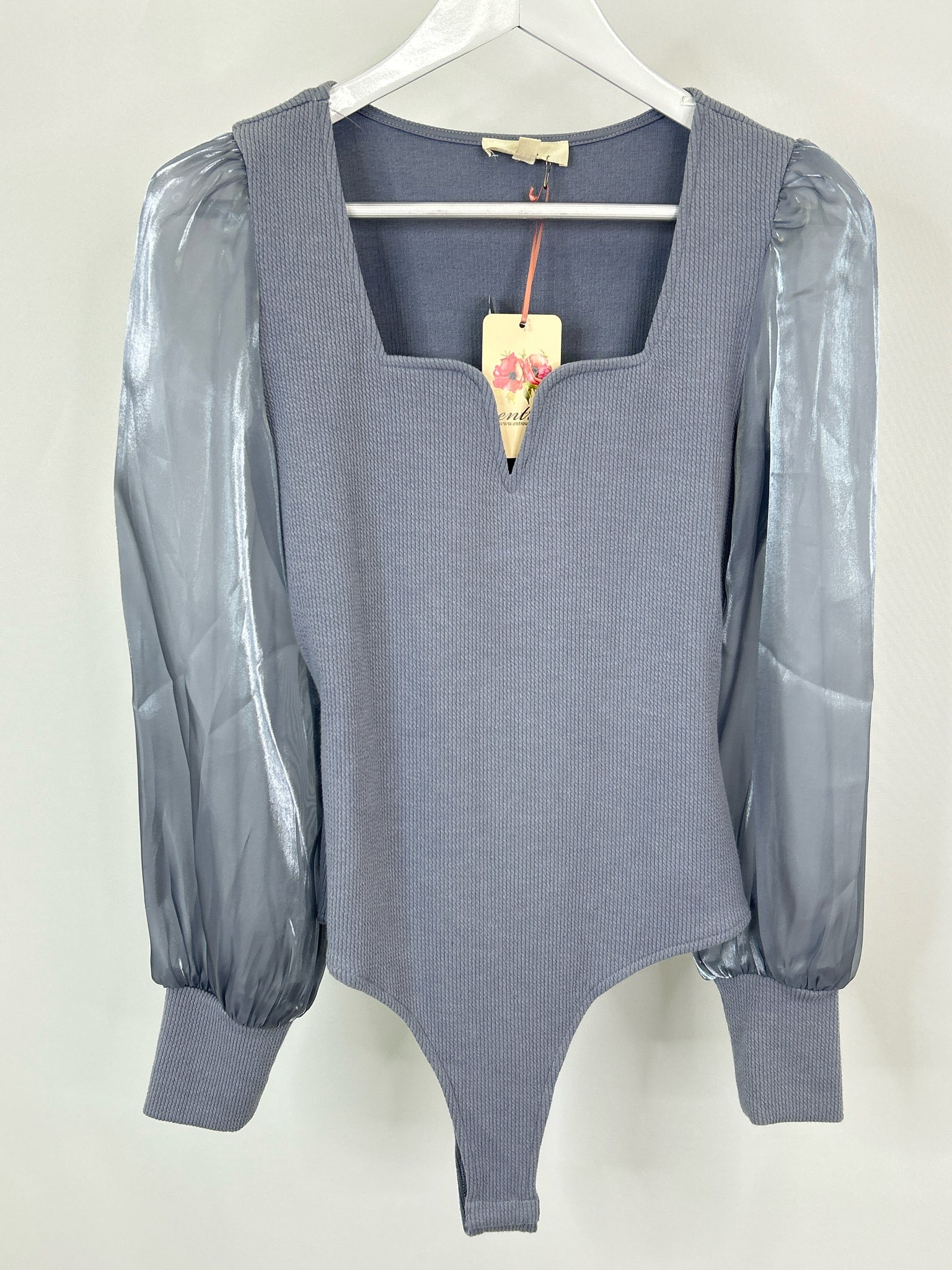 ENTRO NWT Size M Pale Blue Women Top