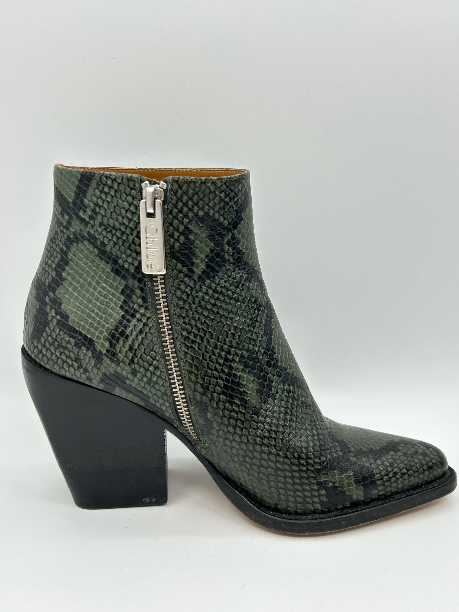 CHLOE Size 38.5 GREEN AND BLACK Women Booties