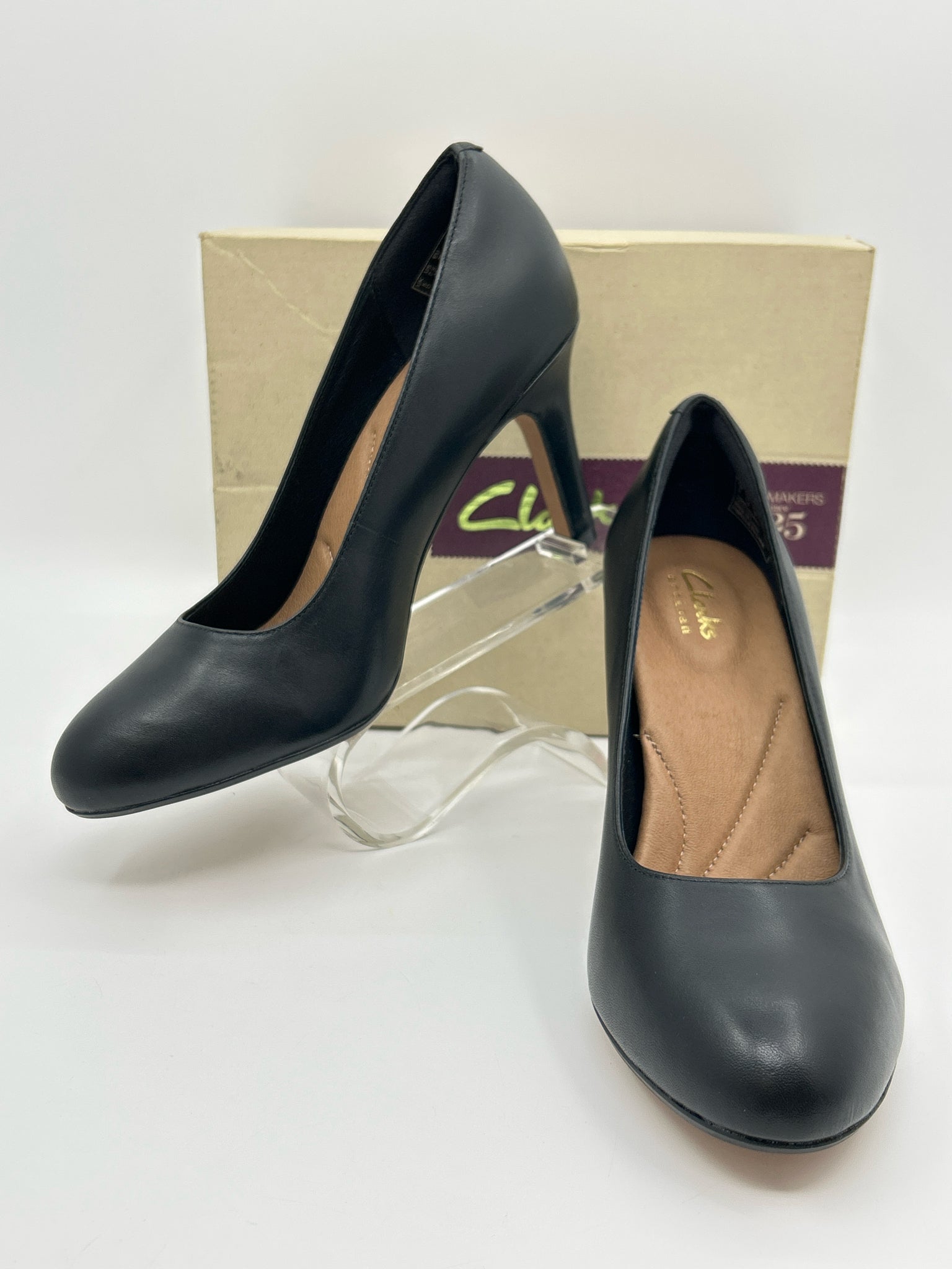 CLARKS Size 7.5M Black Women Pumps