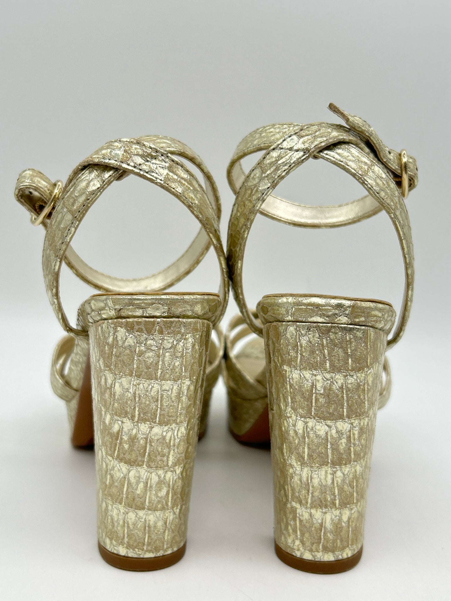 NATURALIZER NWOB Size 8M Gold Women Sandal